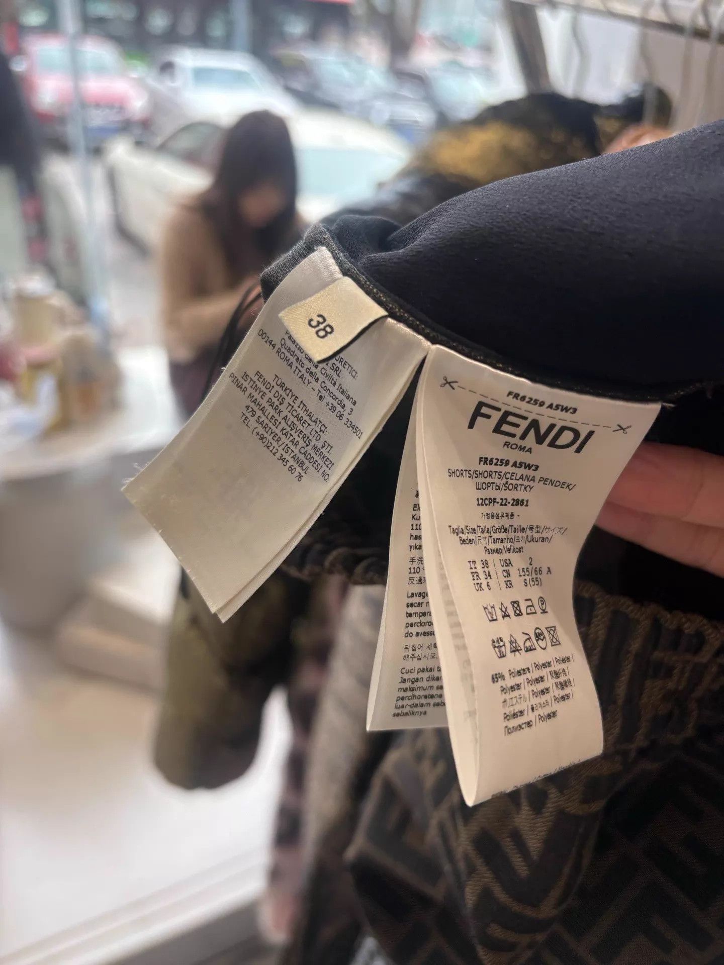 Fendi Fendi Full Logo Elastic Waist Shorts 38 (Preserved) Size 26" / US 2 / IT 38 - 7 Thumbnail