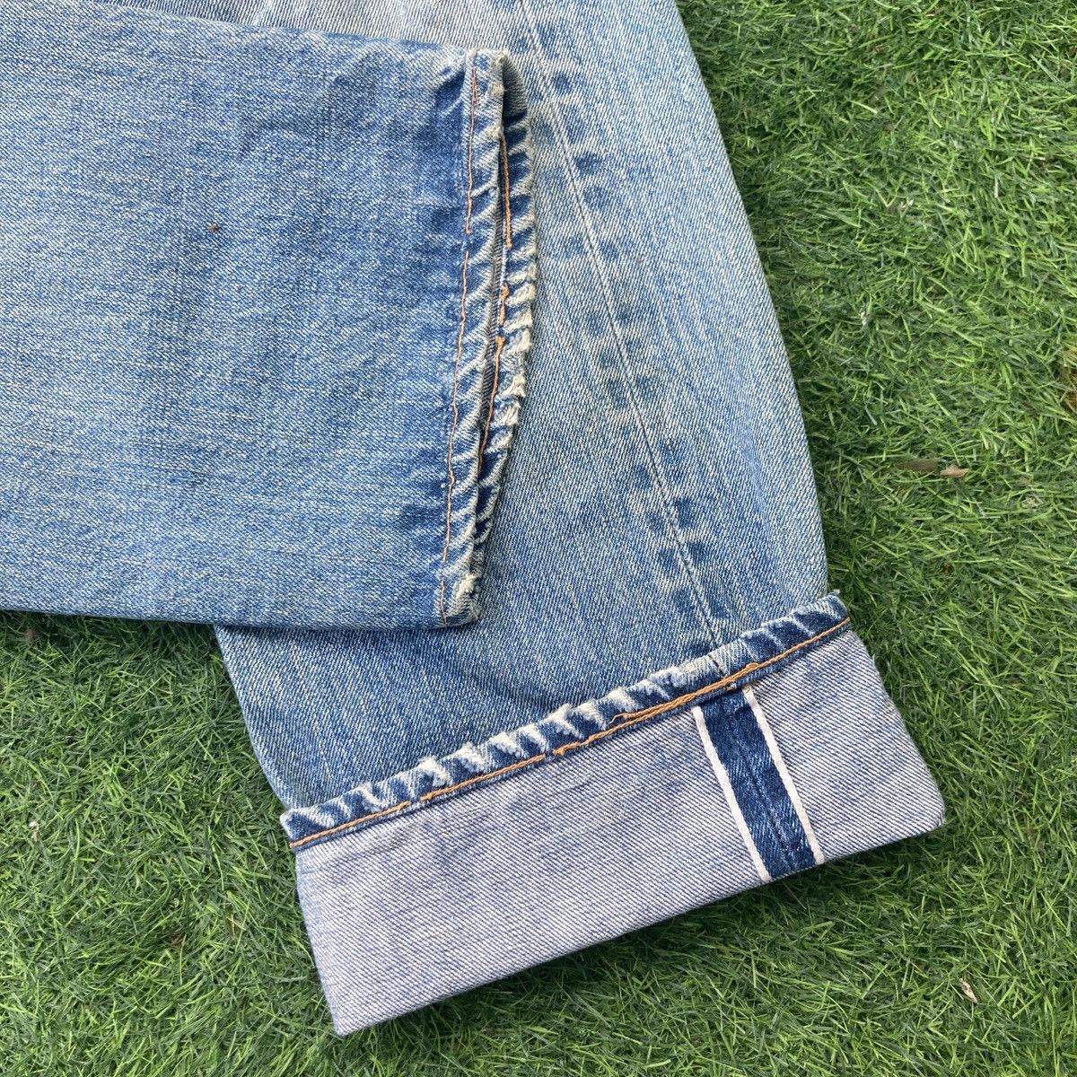 Levi's VINTAGE 60s LEVI’S 501 SELVEDGE BUTTON 6 DISTRESSED JEANS Size US 30 / EU 46 - 8 Thumbnail