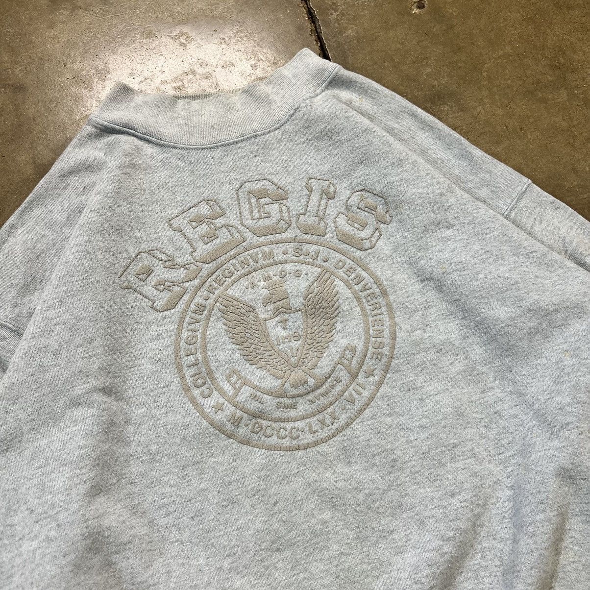 Vintage Vintage 80s Regis College Crewneck Sweatshirt Spell Out Boxy Size US L / EU 52-54 / 3 - 3 Thumbnail
