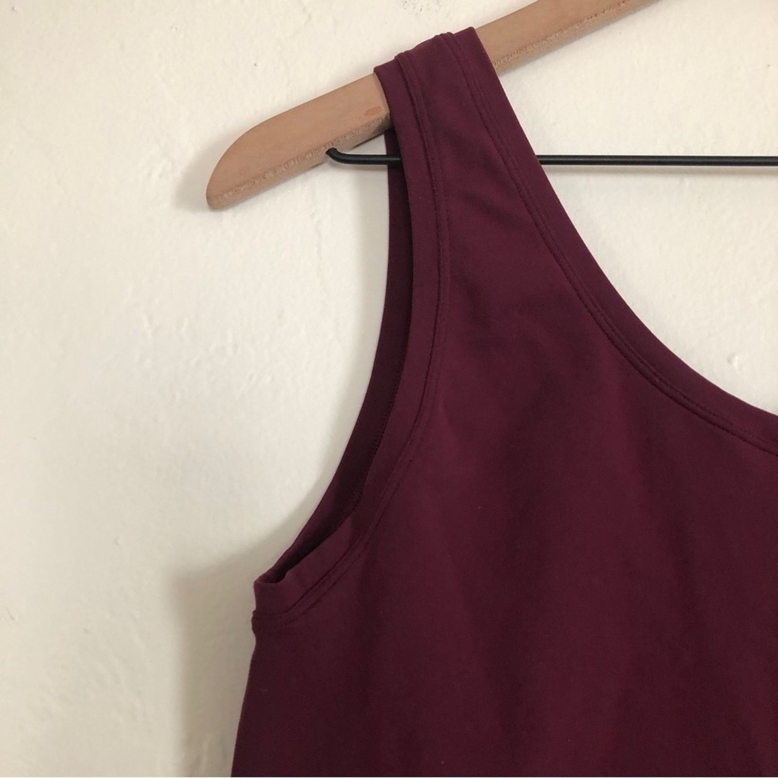 Other Activewear Athletic Sports Maroon Red VNeck Stretch Tank Top Size M / US 6-8 / IT 42-44 - 2 Thumbnail