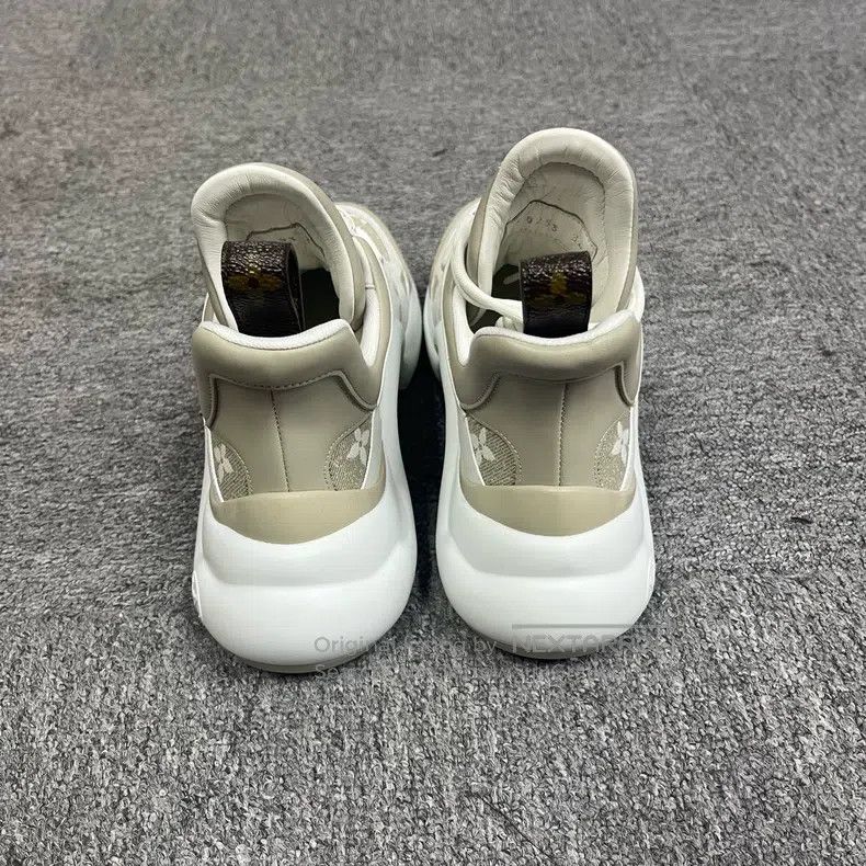 Louis Vuitton Louis Vuitton Light tan denim lace-up logo low-cut athleis Size US 5.5 / IT 35.5 - 4 Thumbnail