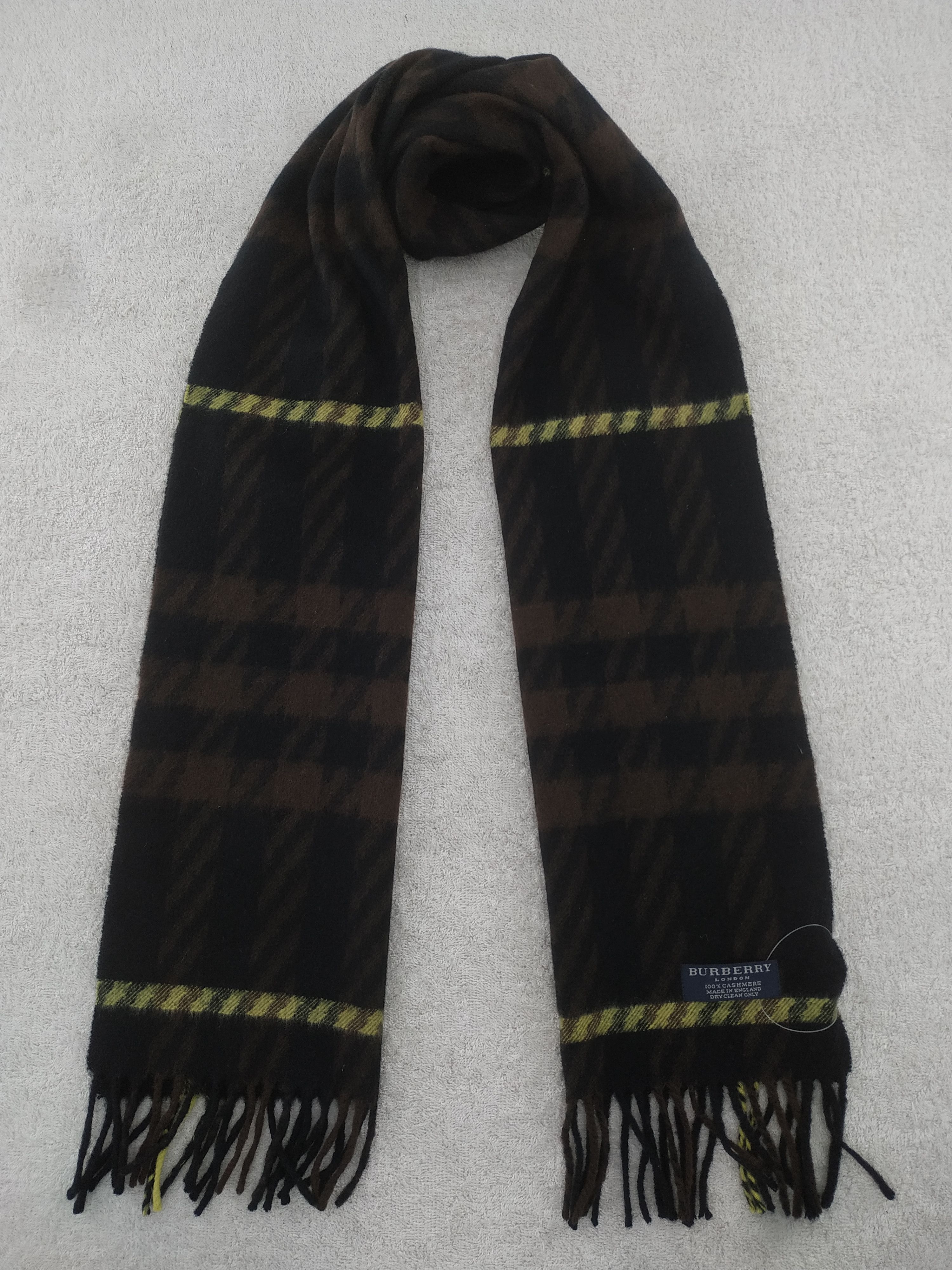 Burberry Vintage Burberry Scarf/Muffler/Neckwear MF523 Size ONE SIZE - 1 Thumbnail
