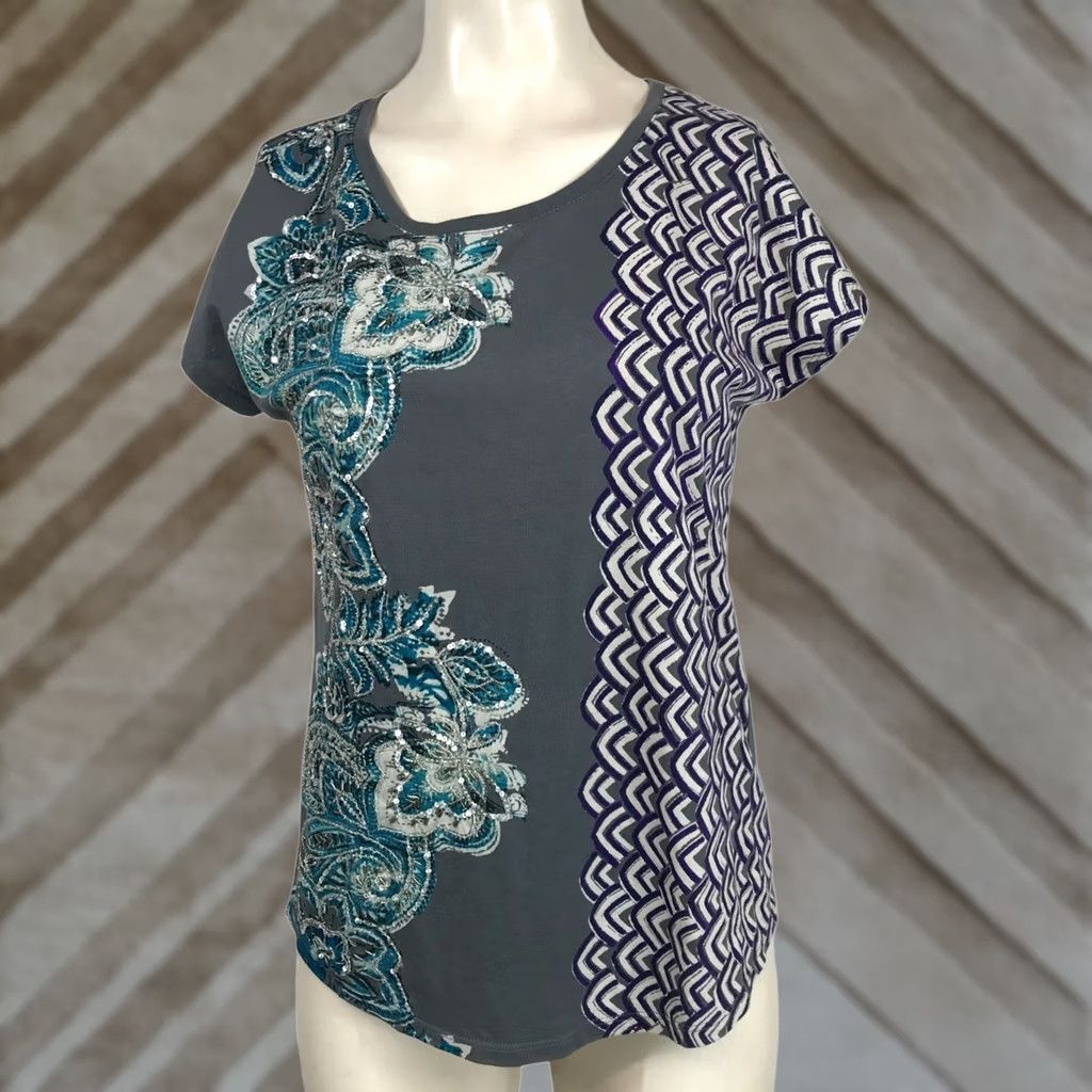 Vintage CHICO'S WOMEN'S 0 Gray Short Sleeve Round Neck Cotton Blend Sequin Top Blouse Size XS / US 0-2 / IT 36-38 - 1 Thumbnail