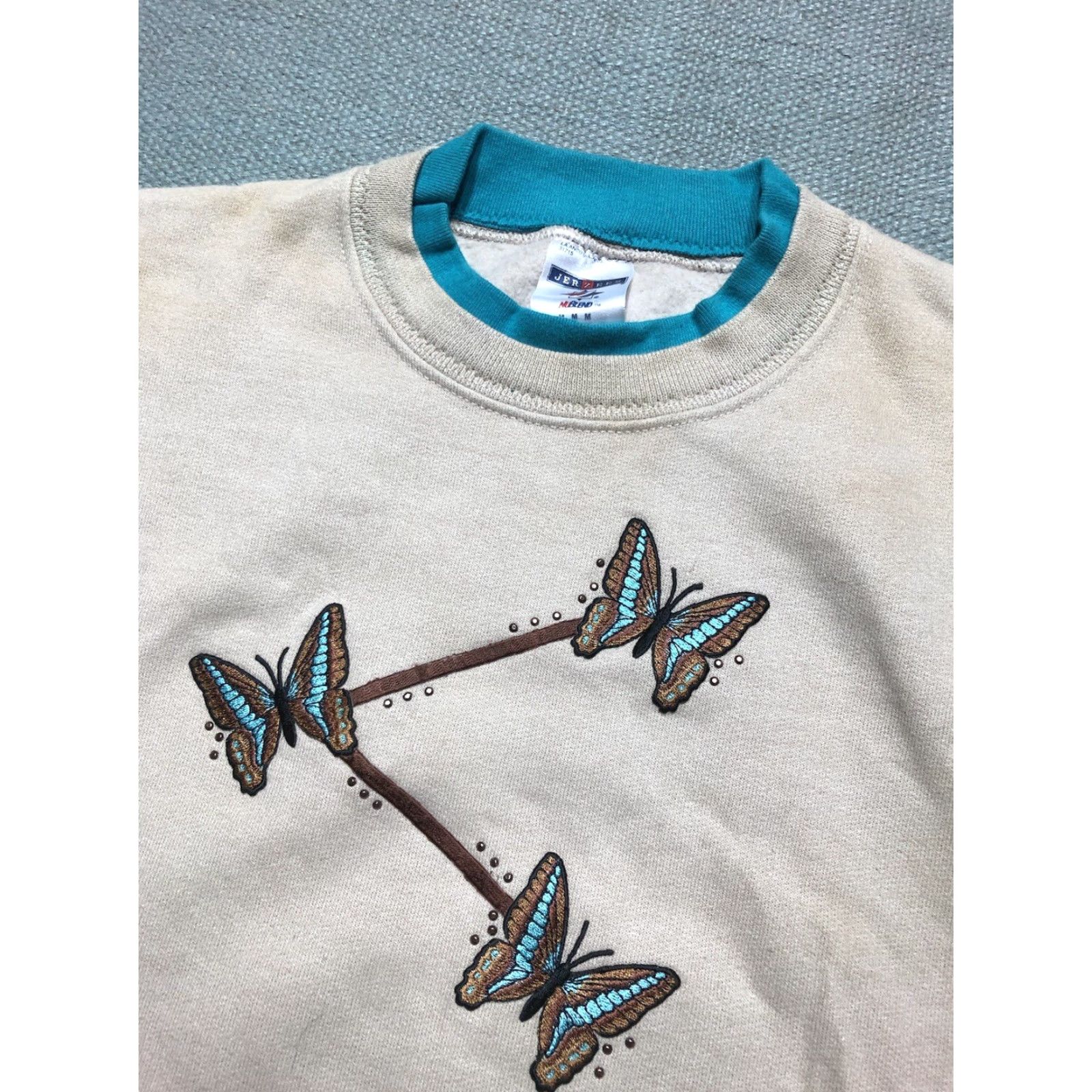 Vintage VINTAGE Sweatshirt Crewneck Embroidered Butterfly Nature Animal Graphic Medium Mens Beige Pullover Shirt Size US M / EU 48-50 / 2 - 2 Thumbnail