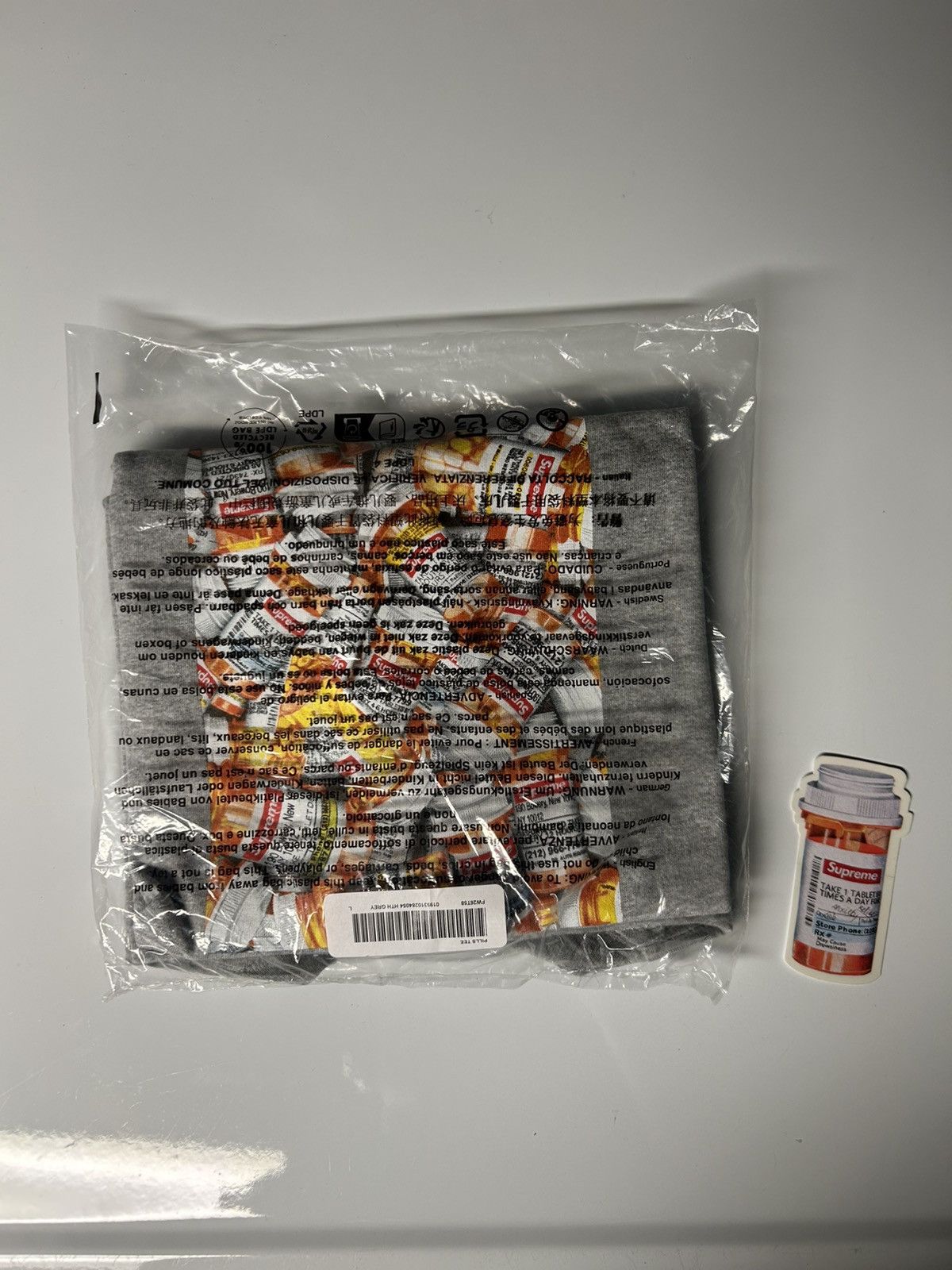 Supreme Supreme Pills Tee Size US L / EU 52-54 / 3 - 1 Thumbnail