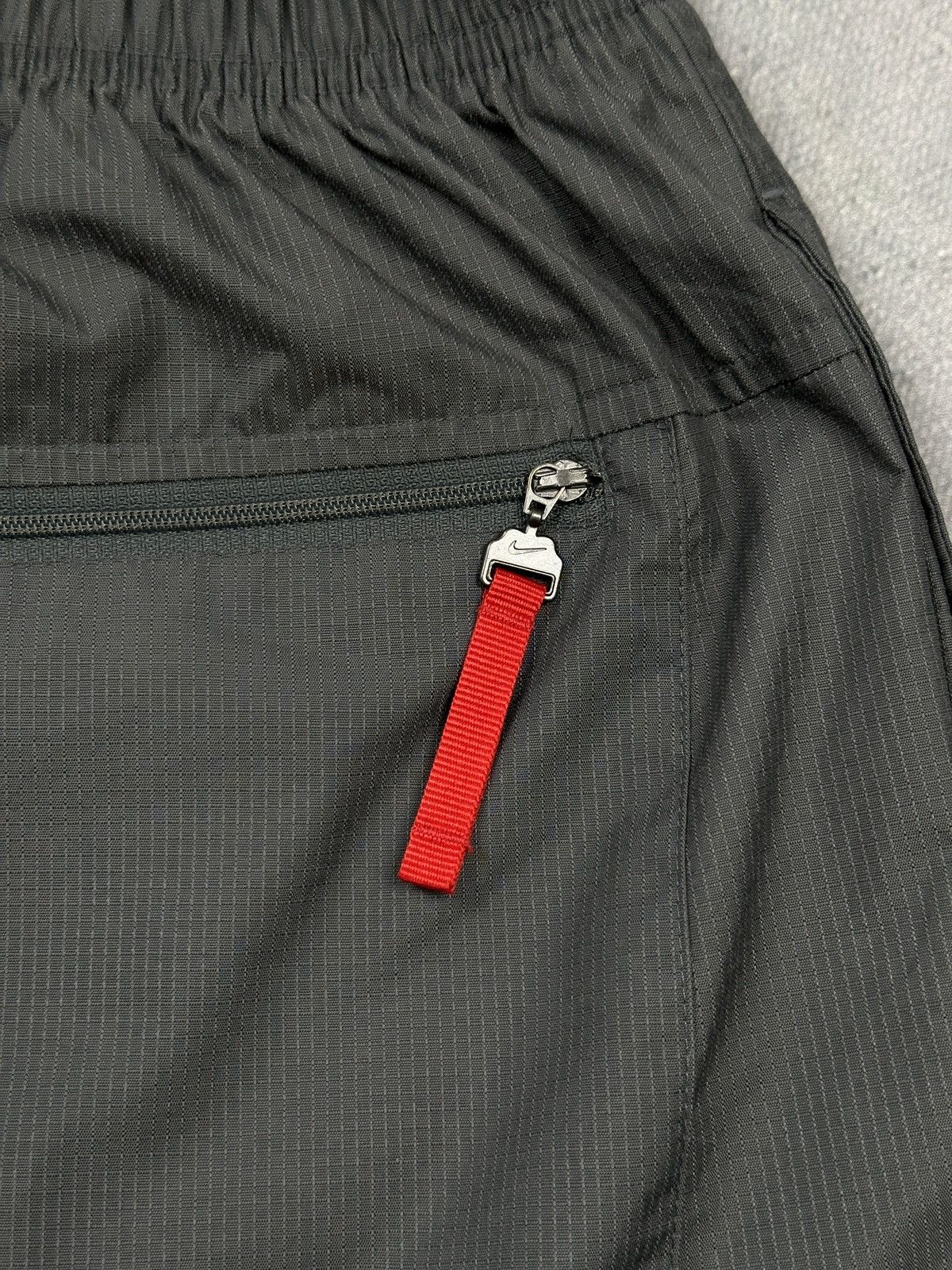 Nike Vintage Nike Ripstop Nylon Shorts TN Gray Red Swoosh 90s Y2K Size US 34 / EU 50 - 9 Thumbnail