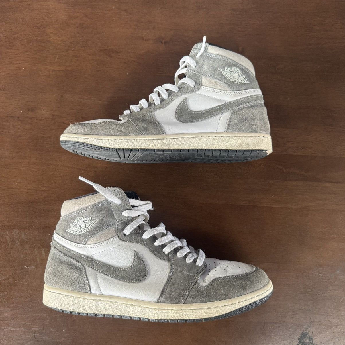 Nike Jordan 1 Retro High OG Size US 11 / EU 44 - 2 Thumbnail