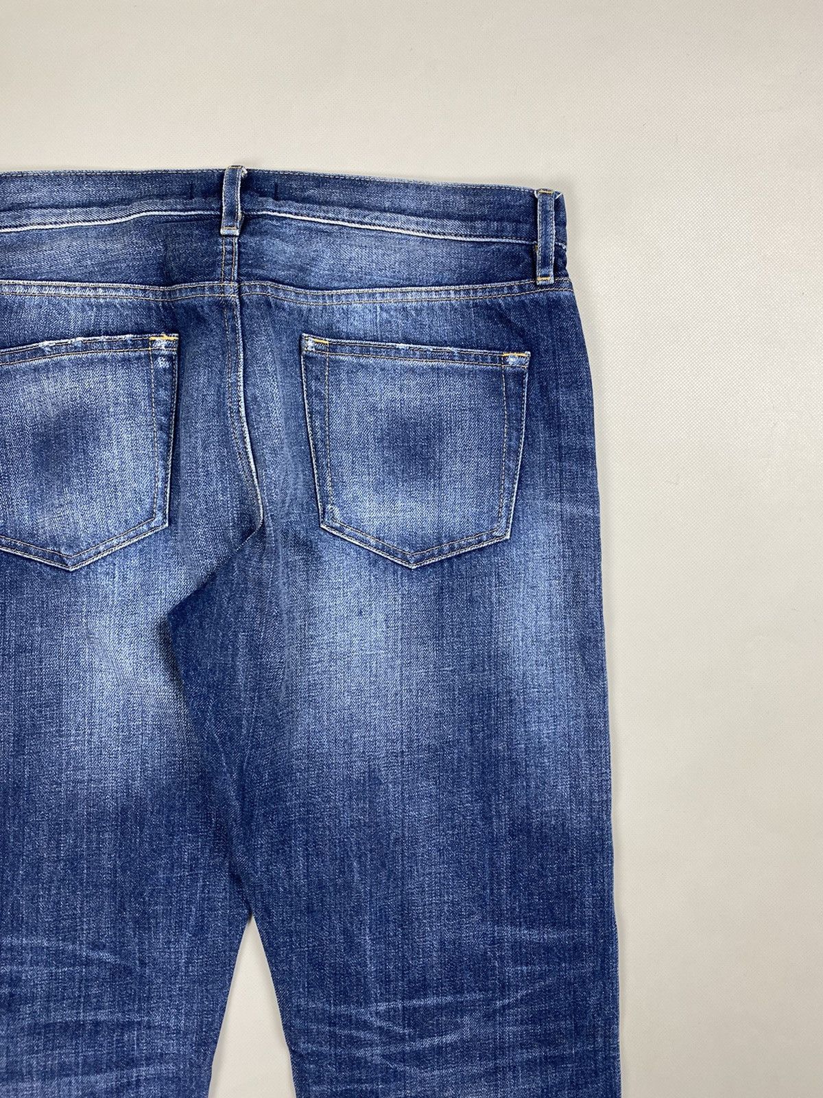 Uniqlo Uniqlo Japanese Selvedge denim men’s boyfriend tapered jeans Size US 27 - 24 Thumbnail