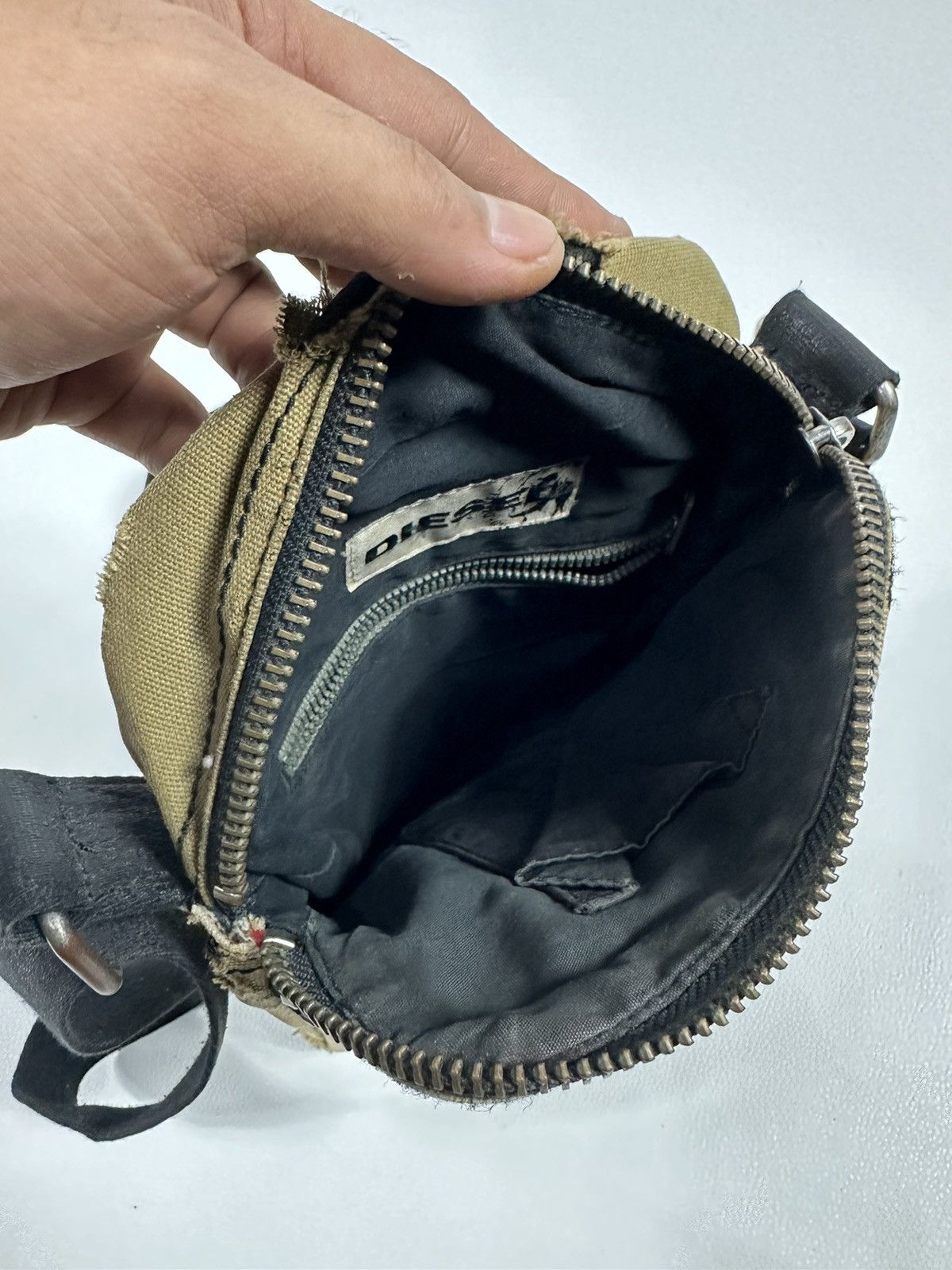 Diesel Vintage Diesel red Line Slevedge Distressed Crossbody Bag Size ONE SIZE - 16 Thumbnail