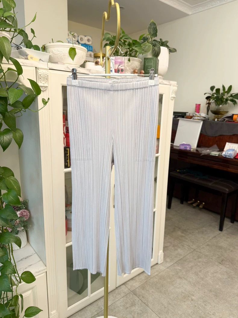 Issey Miyake Issey Miyake size:2 White pleated straight-leg pants Size 31" - 1 Thumbnail