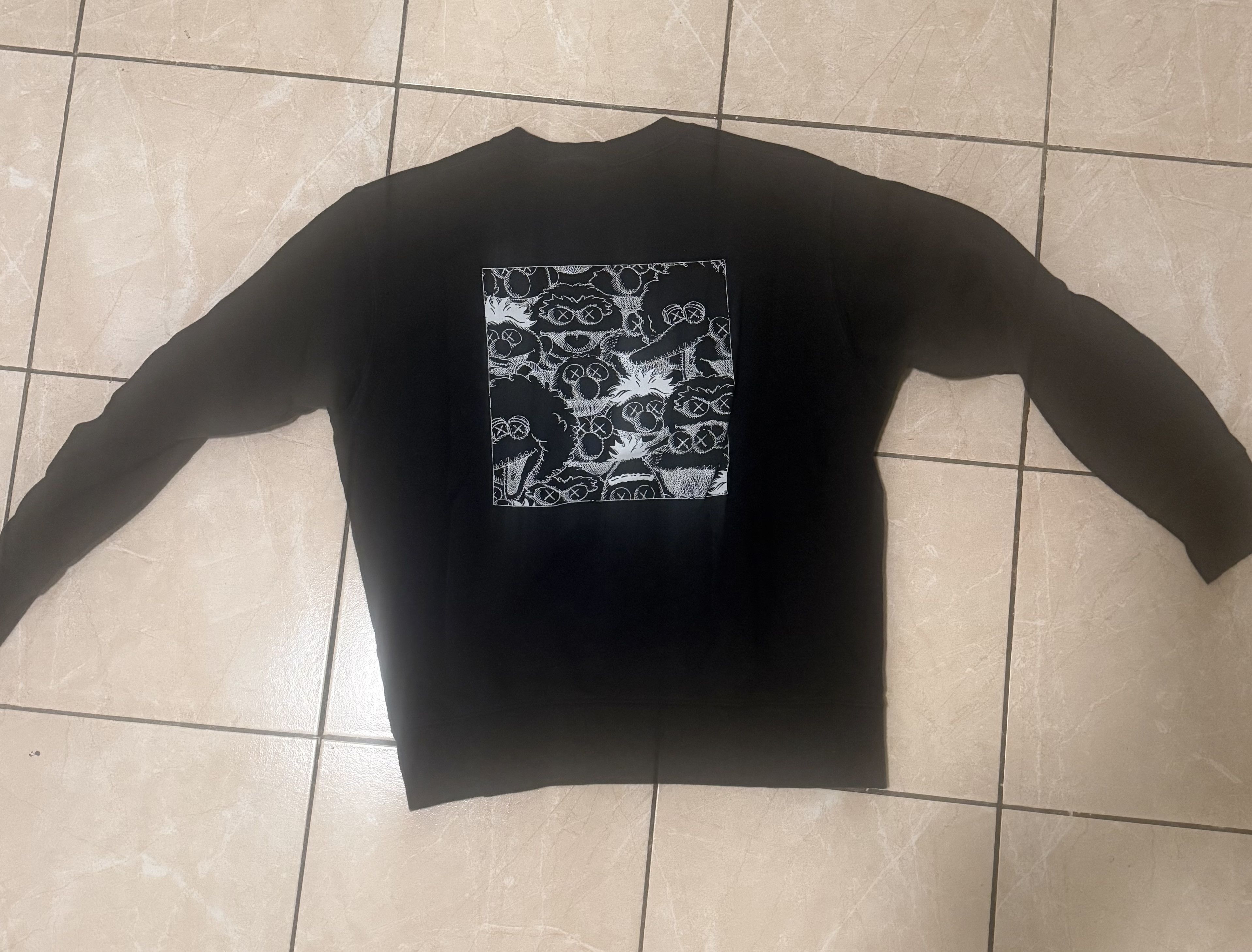 Kaws Uniqlo UT x KAWS x Sesame Street Crewneck – Black – Size M Size US M / EU 48-50 / 2 - 2 Thumbnail