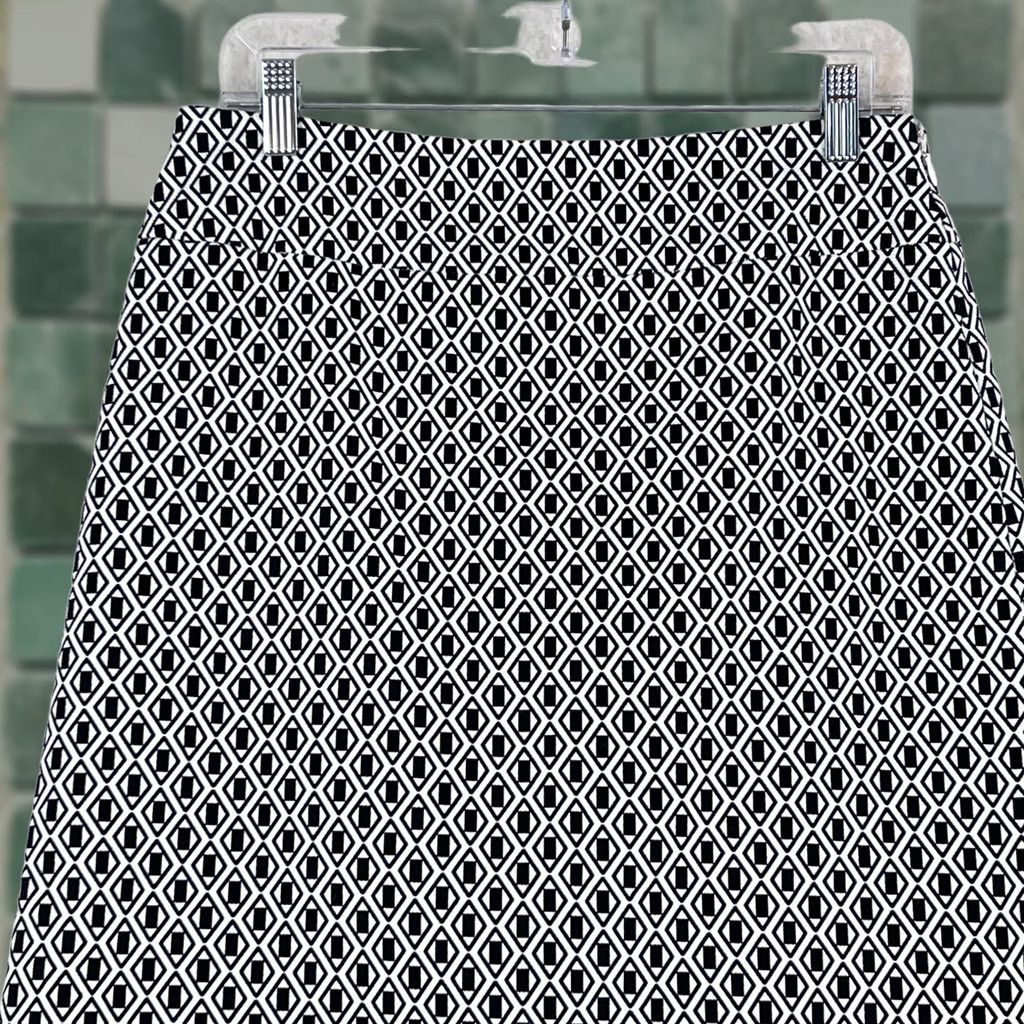 Ann Taylor Ann Taylor Skirt A-Line Womens 8 Black White Geometric Print Office Work Casual Size 30" / US 8 / IT 44 - 1 Thumbnail
