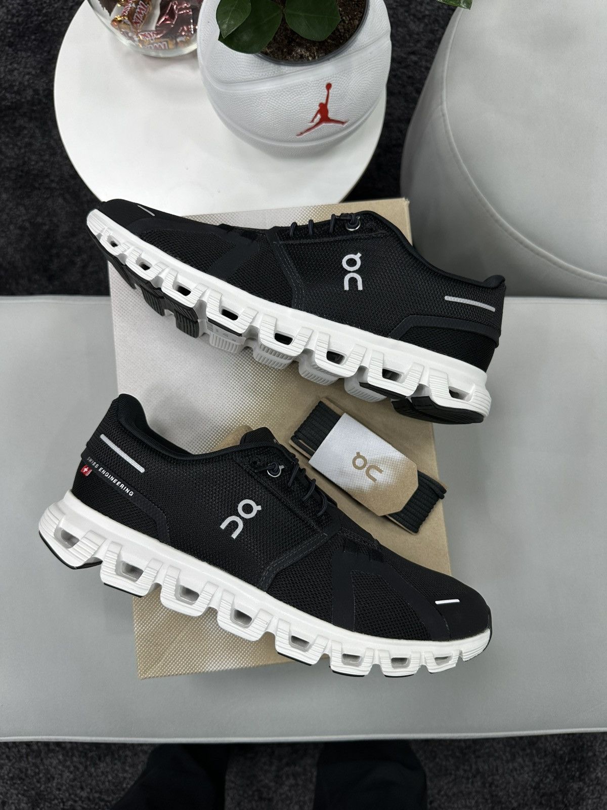 On On Running Cloud 6 Black/White Size US 10 / EU 43 - 2 Thumbnail