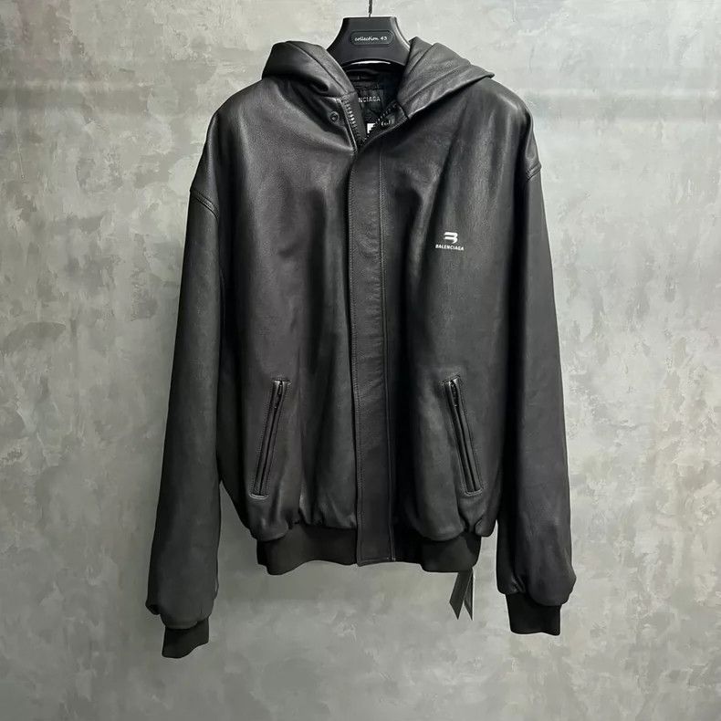 Balenciaga Balenciaga size 44 Solid logo chest print hooded jacket Size US M / EU 48-50 / 2 - 1 Thumbnail