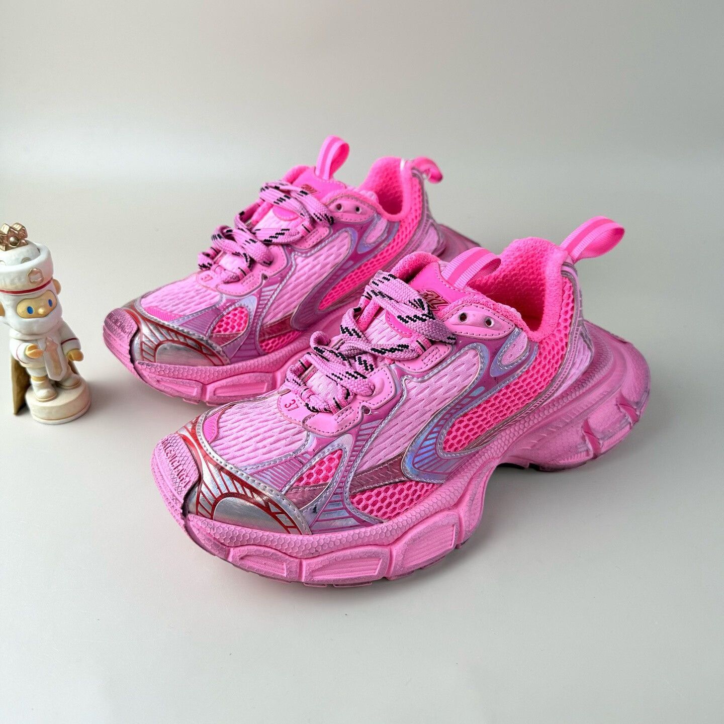 Balenciaga balenciaga distressed pink sports shoes 3xl Size US 6 / IT 36 - 1 Thumbnail