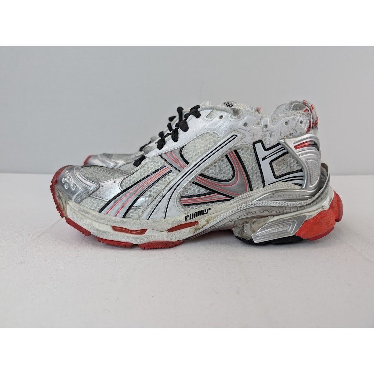 Balenciaga o1rshd1 Mesh Rubber Runners in White/Red/Black Size US 11 / EU 44 - 10 Thumbnail