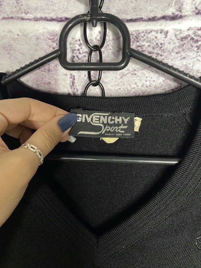 Givenchy Women's luxury V long sleeve Givenchy sport small logo Size XS / US 0-2 / IT 36-38 - 2 Thumbnail