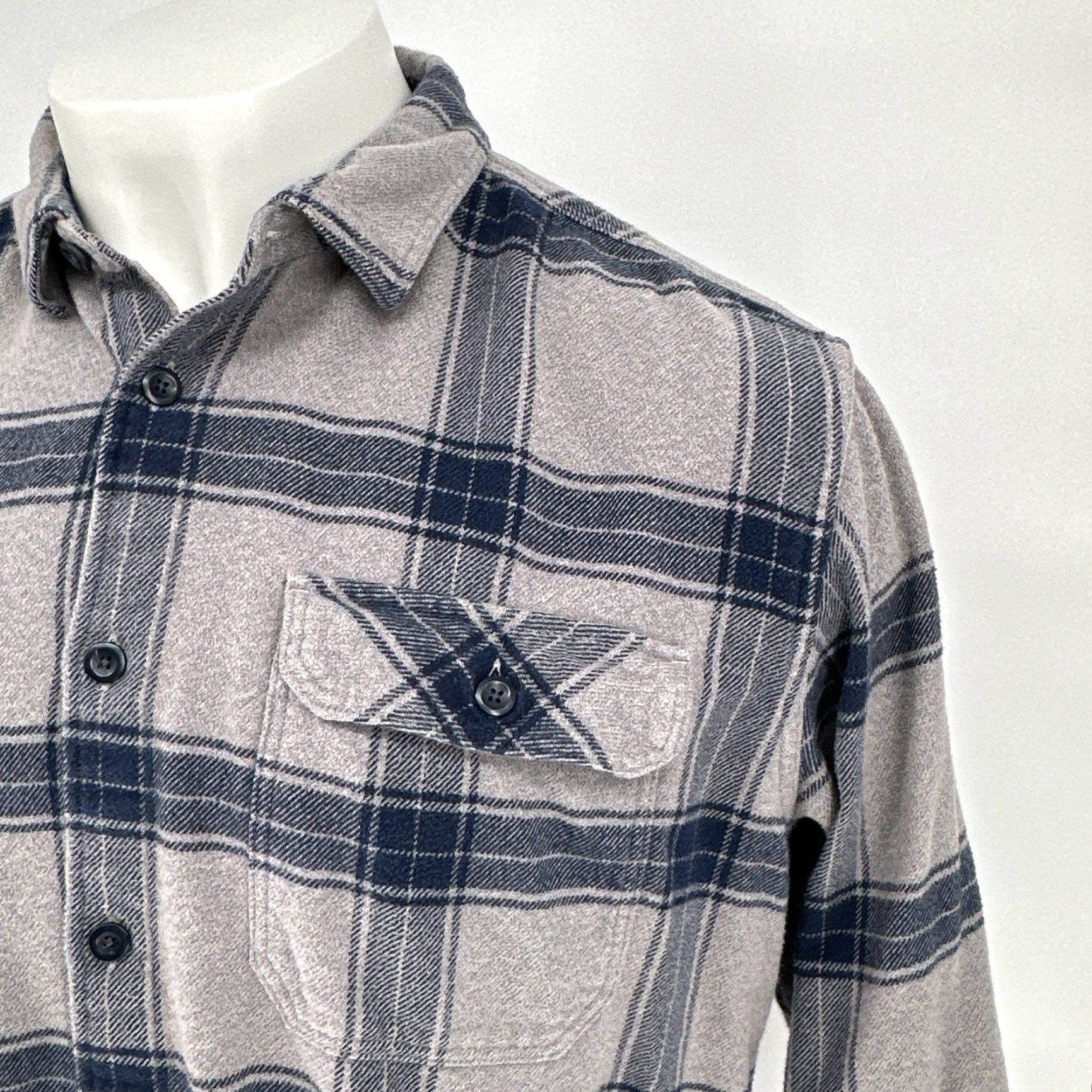 Patagonia Patagonia Shirt Mens XL Gray Plaid Organic Cotton Fjord Flannel Button Up Size US XL / EU 56 / 4 - 2 Thumbnail