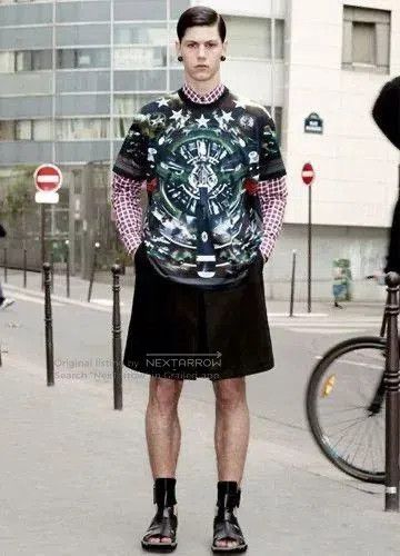 Givenchy Givenchy Green Airplane Short Sleeve T-shirt. Size US S / EU 44-46 / 1 - 1 Thumbnail