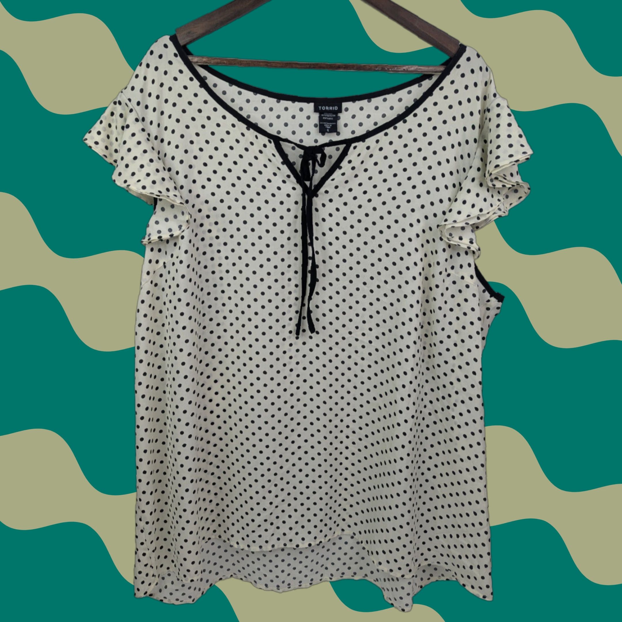 Torrid **Womens Ivory Plus Size 4 Polka Dot Flutter Sleeve Blouse** User: **Torrid Womens Ivory Plus Size 4 Polka Dot Flutter Sleeve Blouse** Size S / US 4 / IT 40 - 1 Thumbnail