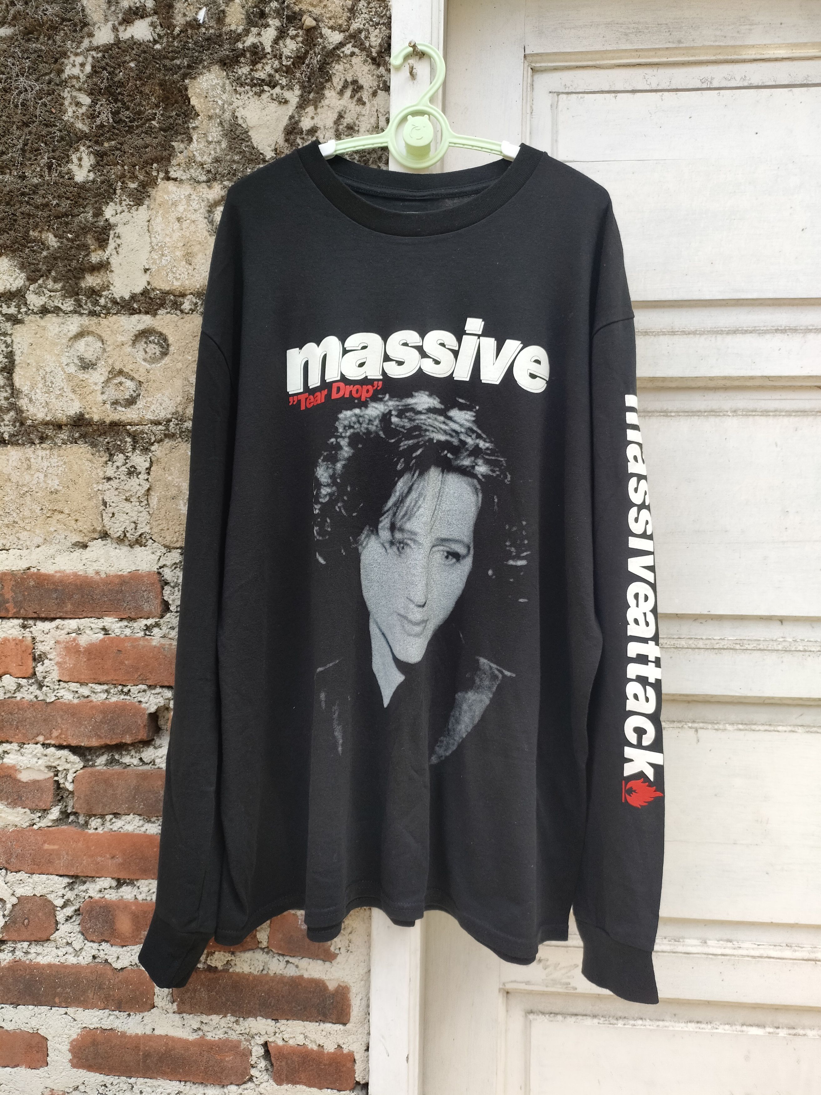 Massive Attack - Teardrop - Cocteau Twins - Elizabeth Fraser