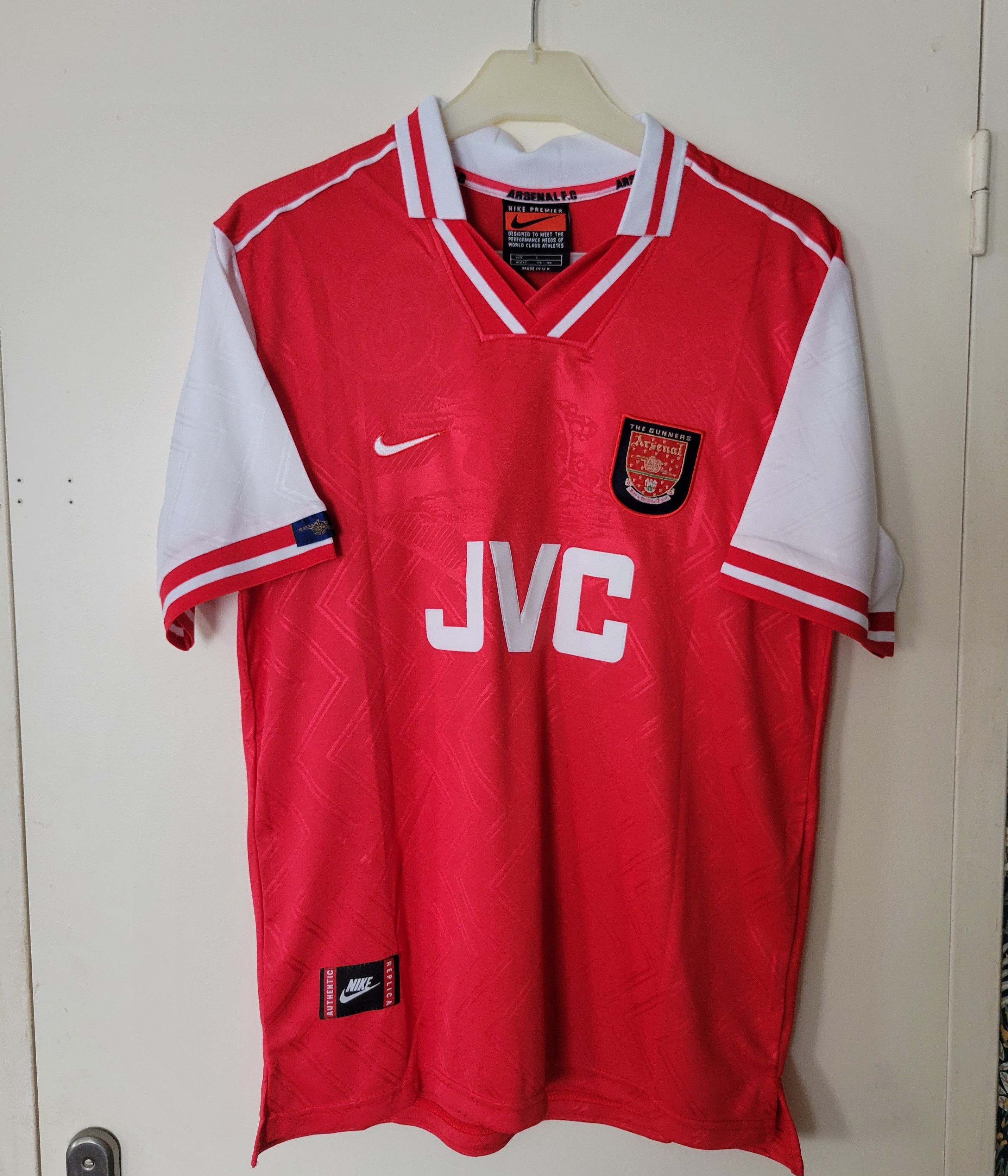 Other Bergkamp 10 Arsenal 1997-1998 Jersey vintage football shirt Size US L / EU 52-54 / 3 - 3 Thumbnail