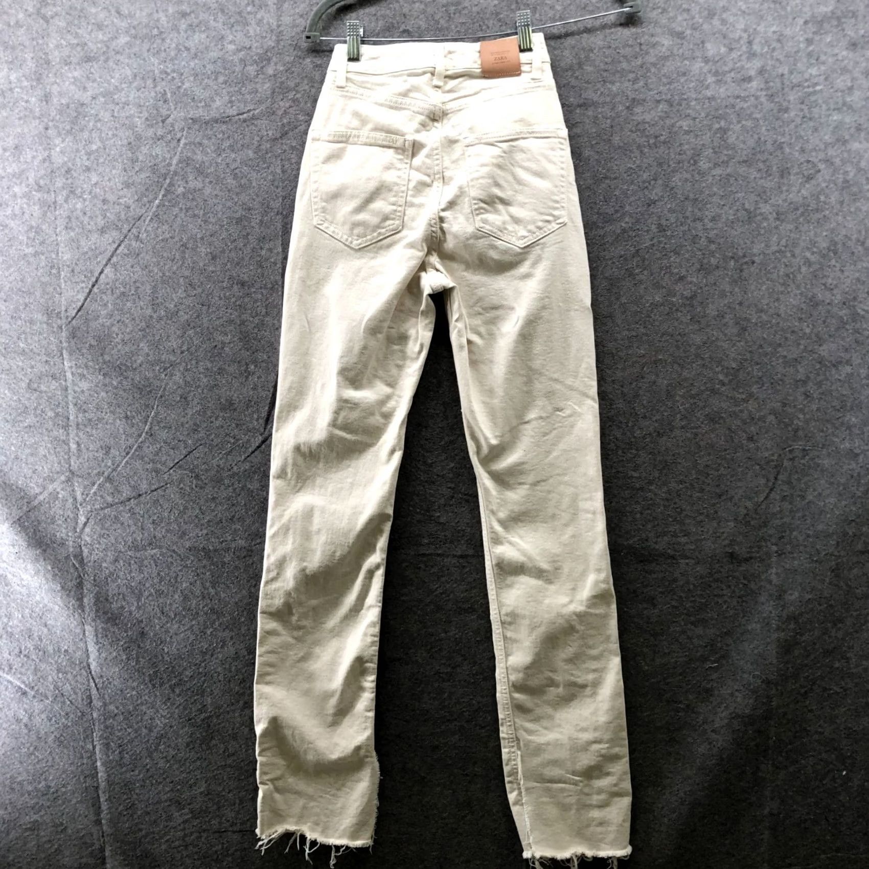 Zara Zara High Rise Straight Jeans Womens 0 Ivory White Split Hem Frayed Jeans Size 25" / US 0 / IT 36 - 2 Thumbnail