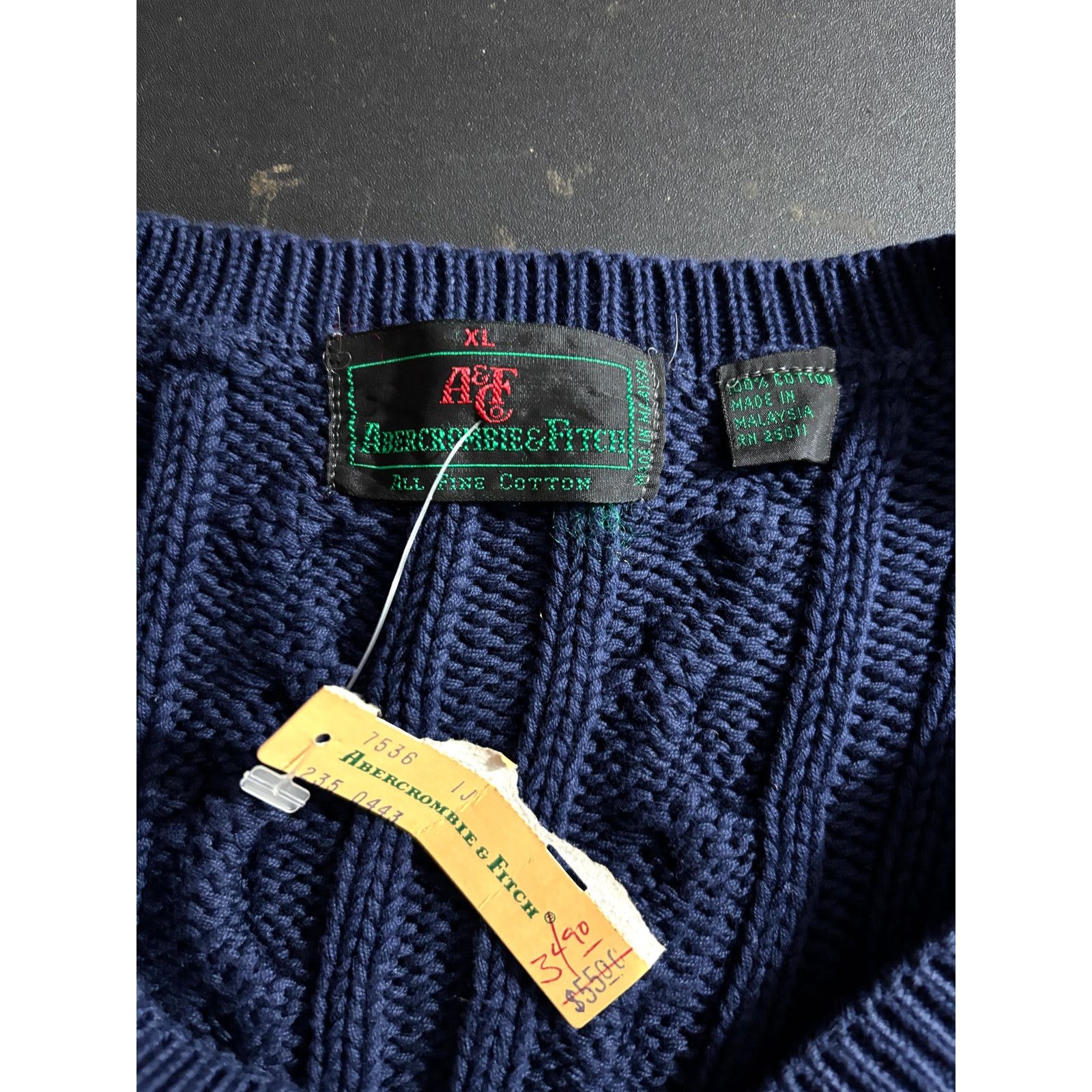 Abercrombie & Fitch Abercrombie & Fitch Cable Knit V-Neck Sweater XL Vintage Size US XL / EU 56 / 4 - 3 Thumbnail