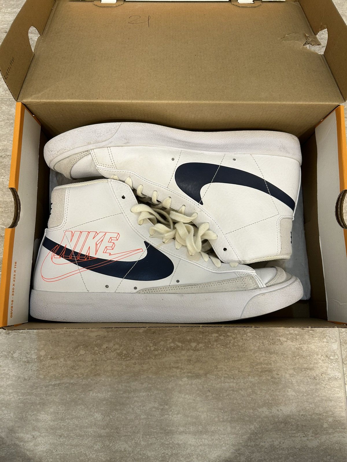 Nike Nike Blazer Mid 77 Mens Size US 11 / EU 44 - 2 Thumbnail