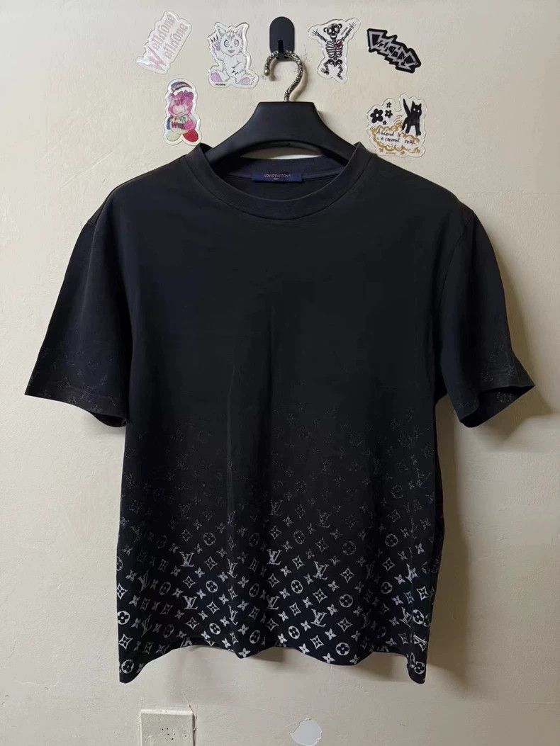 Louis Vuitton Louis Vuitton Gradient Logo Short Sleeve Tee - dmc Size US XL / EU 56 / 4 - 1 Thumbnail