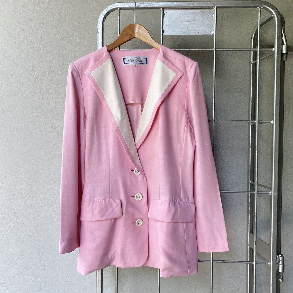 Yves Saint Laurent YVES Saint Laurent Sweet Pink Silk Blazer with White Collar Size M / US 6-8 / IT 42-44 - 3 Thumbnail