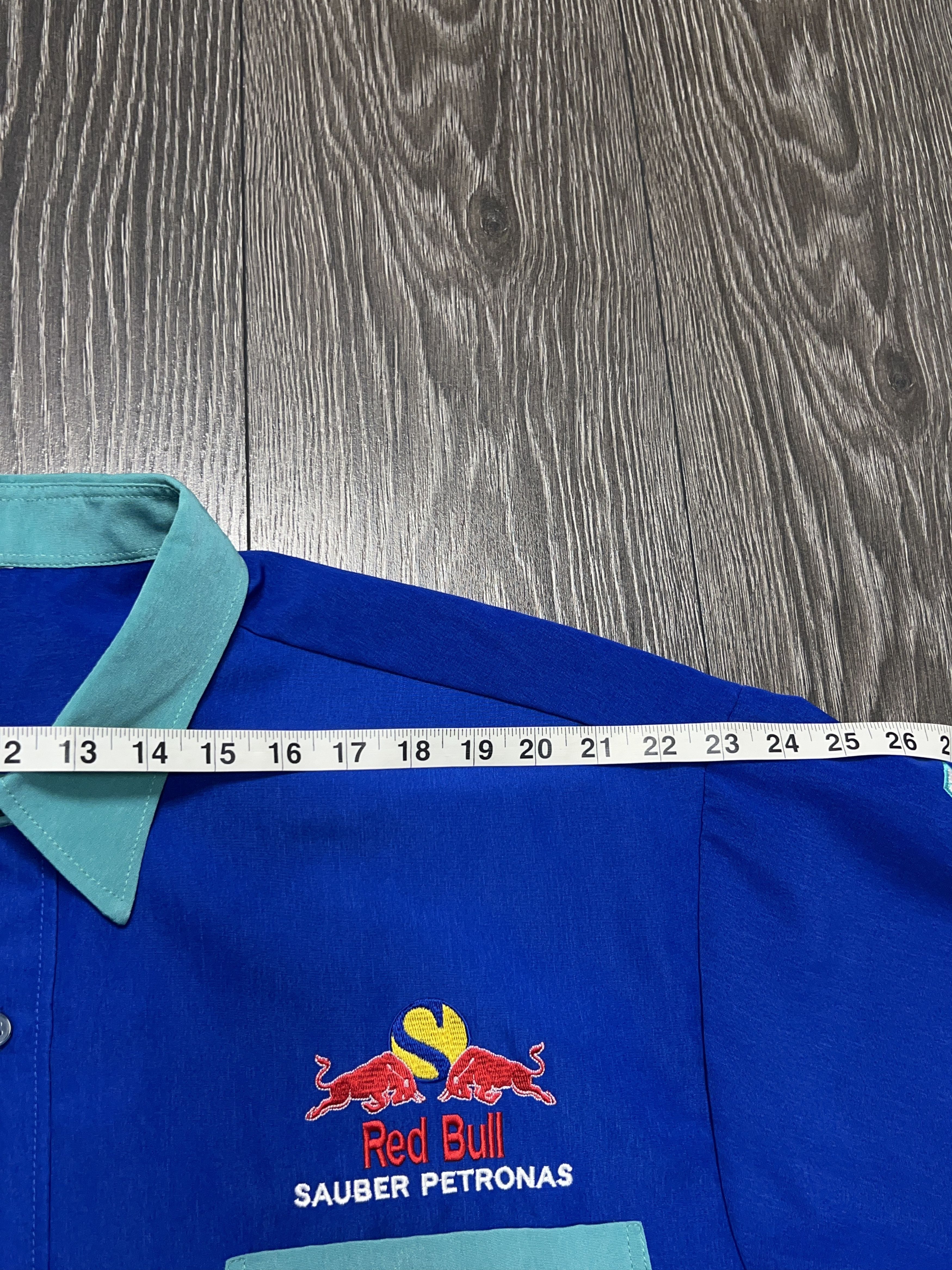 Red Bull Vintage Sauber Petronas Team Button Short Sleeve Racing Size US XXL / EU 58 / 5 - 6 Thumbnail