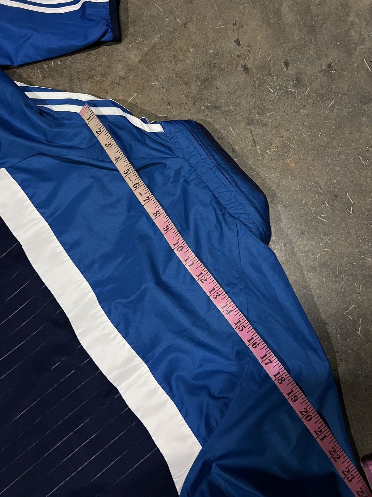 Adidas Adidas Chelsea FC light jacket Size US L / EU 52-54 / 3 - 13 Thumbnail