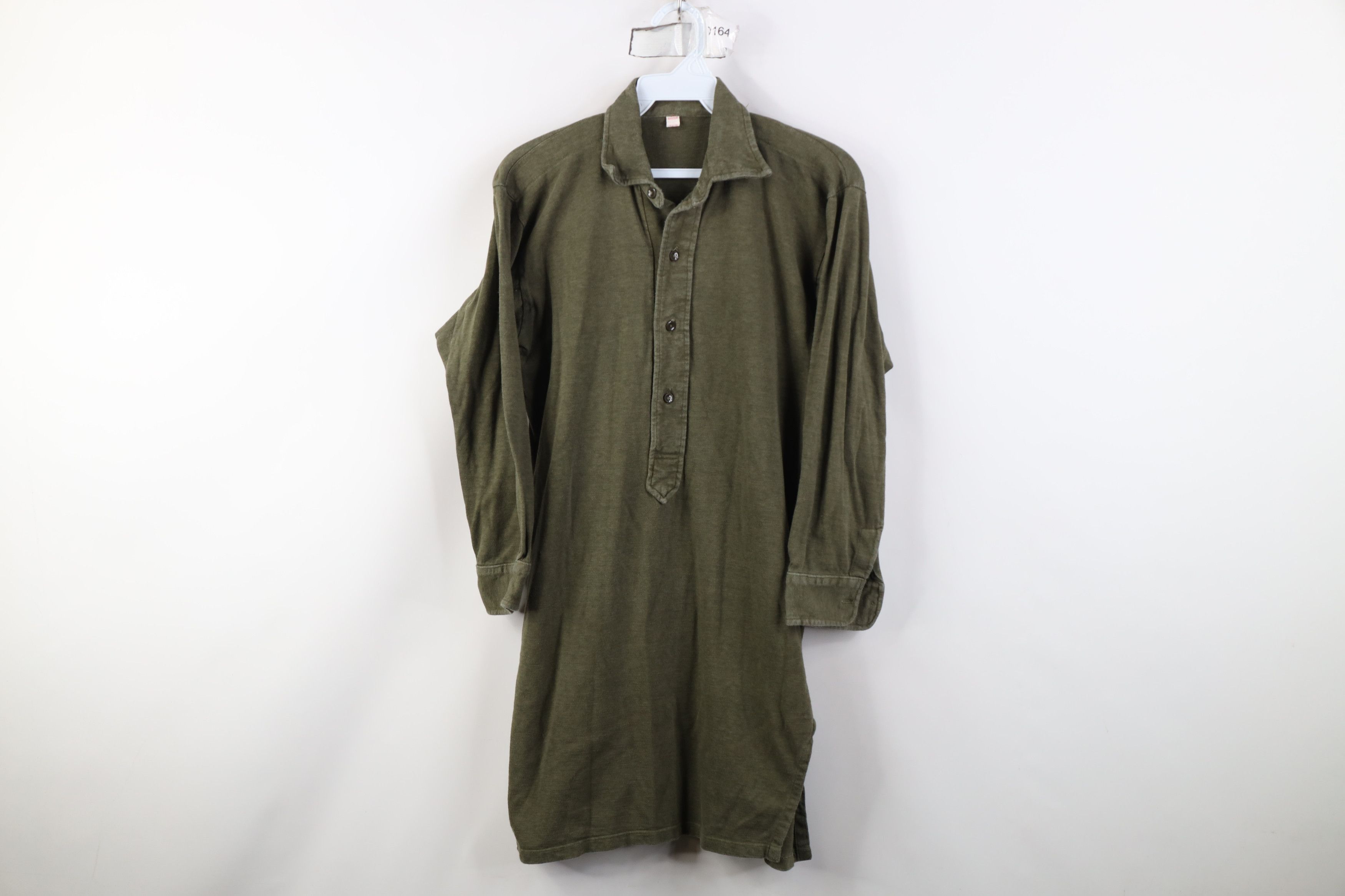 Vintage Vintage 50s Military Collared Knit Sleep Shirt Olive Green Size US L / EU 52-54 / 3 - 1 Thumbnail