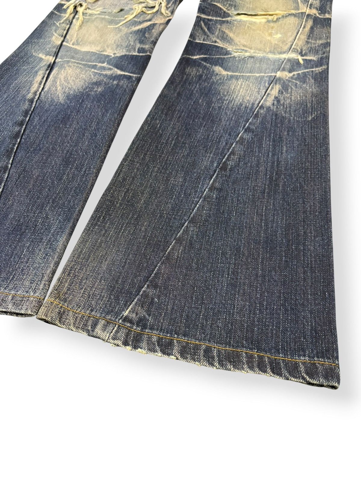Tornado Mart Vintage Tornado Mart Mud Wash Spiral Flare Distressed Jeans Size US 31 - 8 Thumbnail
