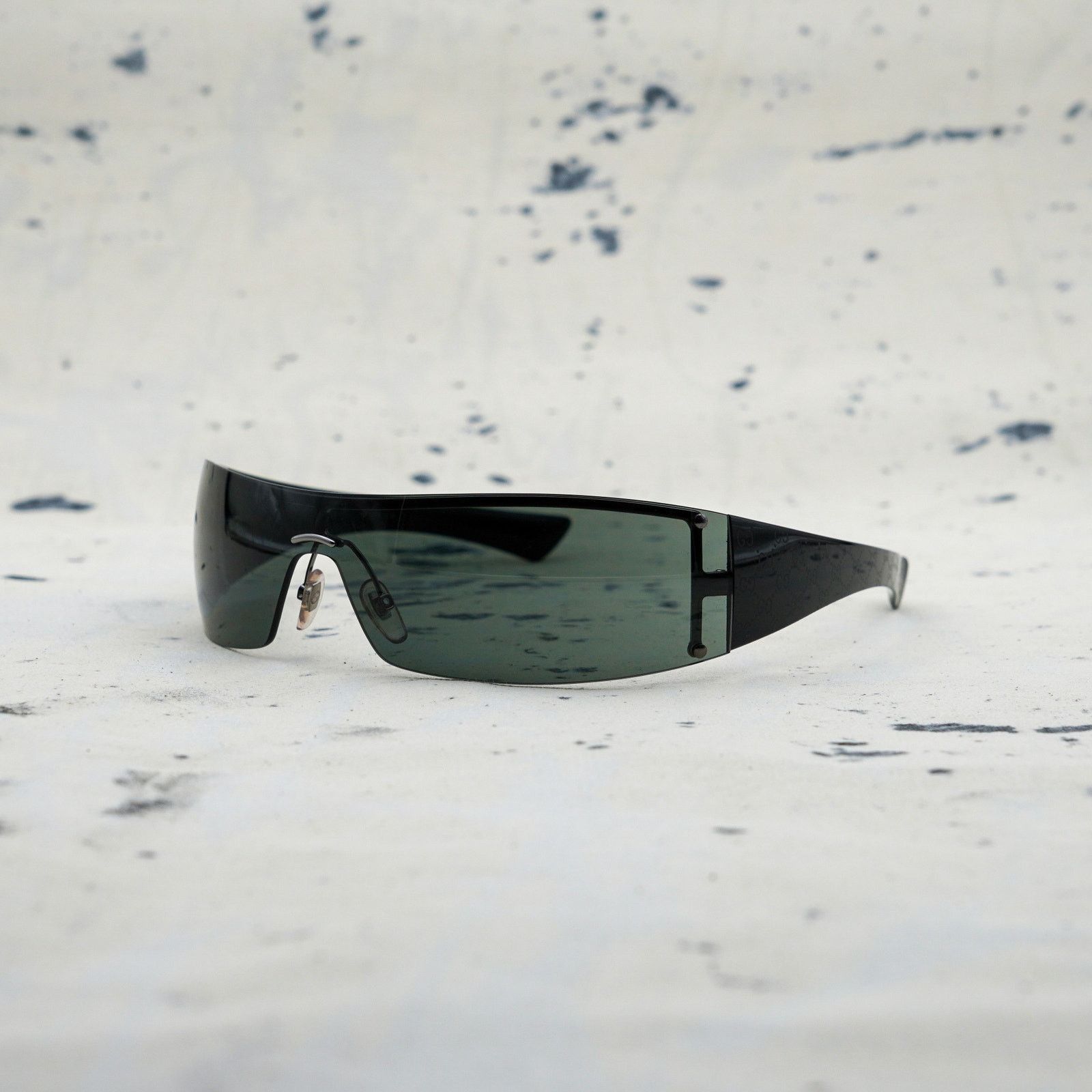Gucci Vintage gucci gg 1824 monogram shield black wrap sunglasses Size ONE SIZE - 1 Thumbnail