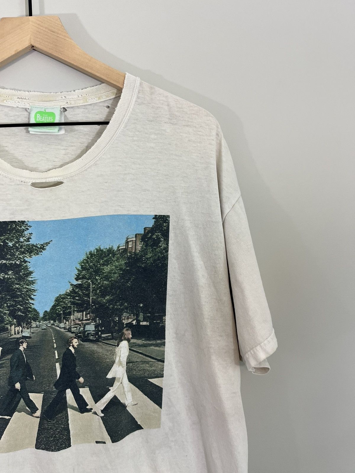 Vintage Thrashed BEATLES Abbey Road Distressed Band Tee Size US L / EU 52-54 / 3 - 5 Thumbnail