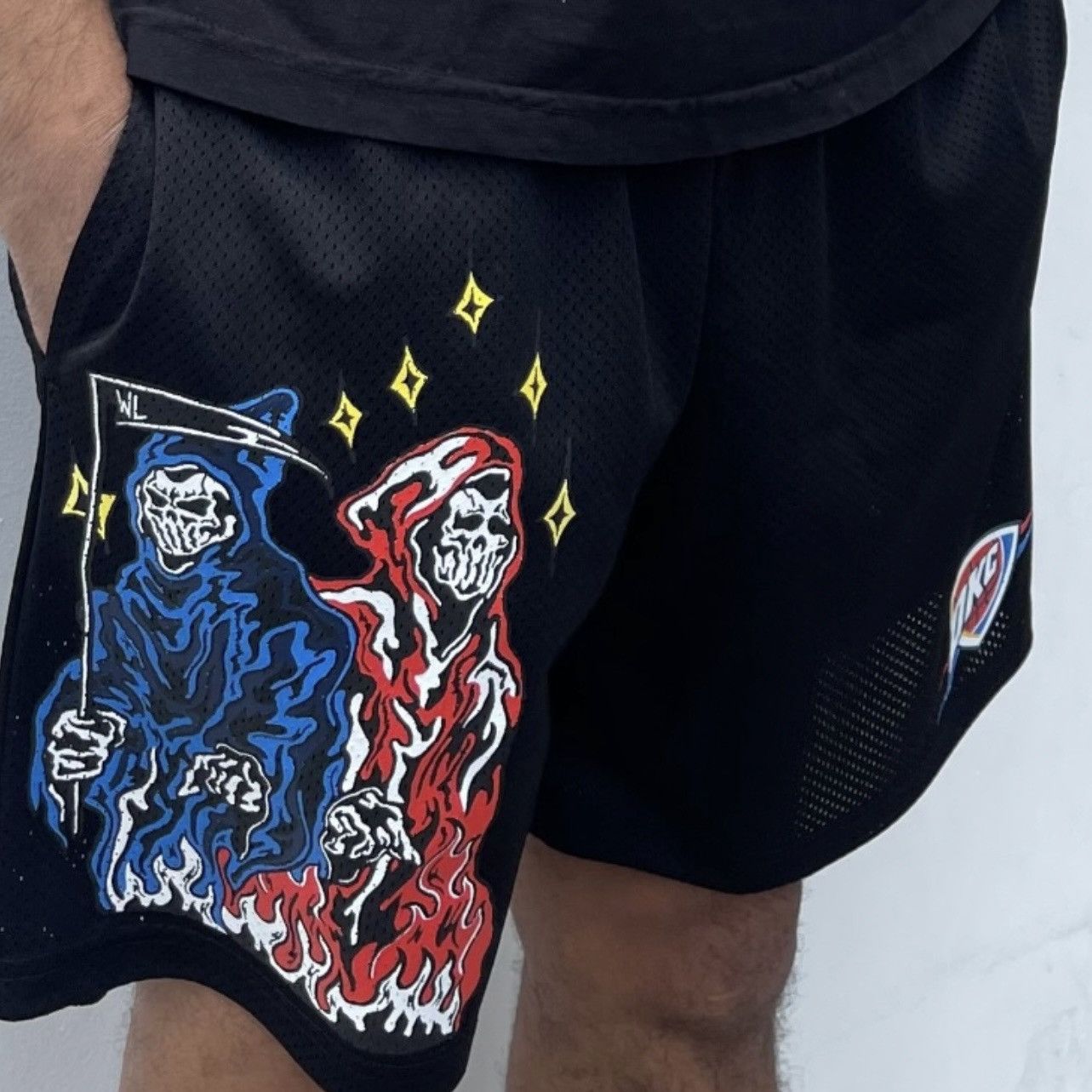 NBA × Warren Lotas 2025 WARREN LOTAS OKC THUNDER REAPER BLACK MESH SHORTS (M) Size US 32 / EU 48 - 2 Thumbnail