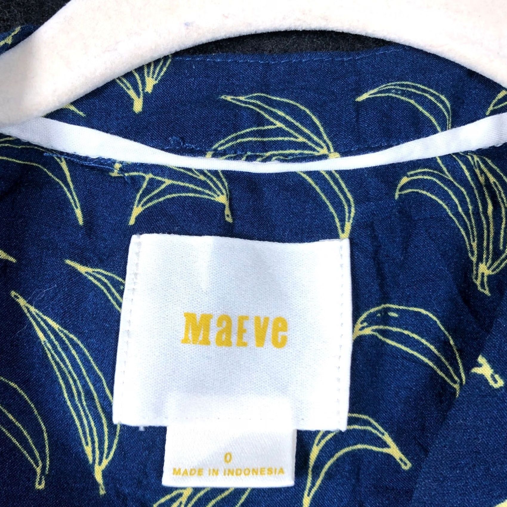 Anthropologie Maeve Blouse Blue Banana Print Sleeveless Button Down 0 Womens Vintage Size XS / US 0-2 / IT 36-38 - 7 Thumbnail