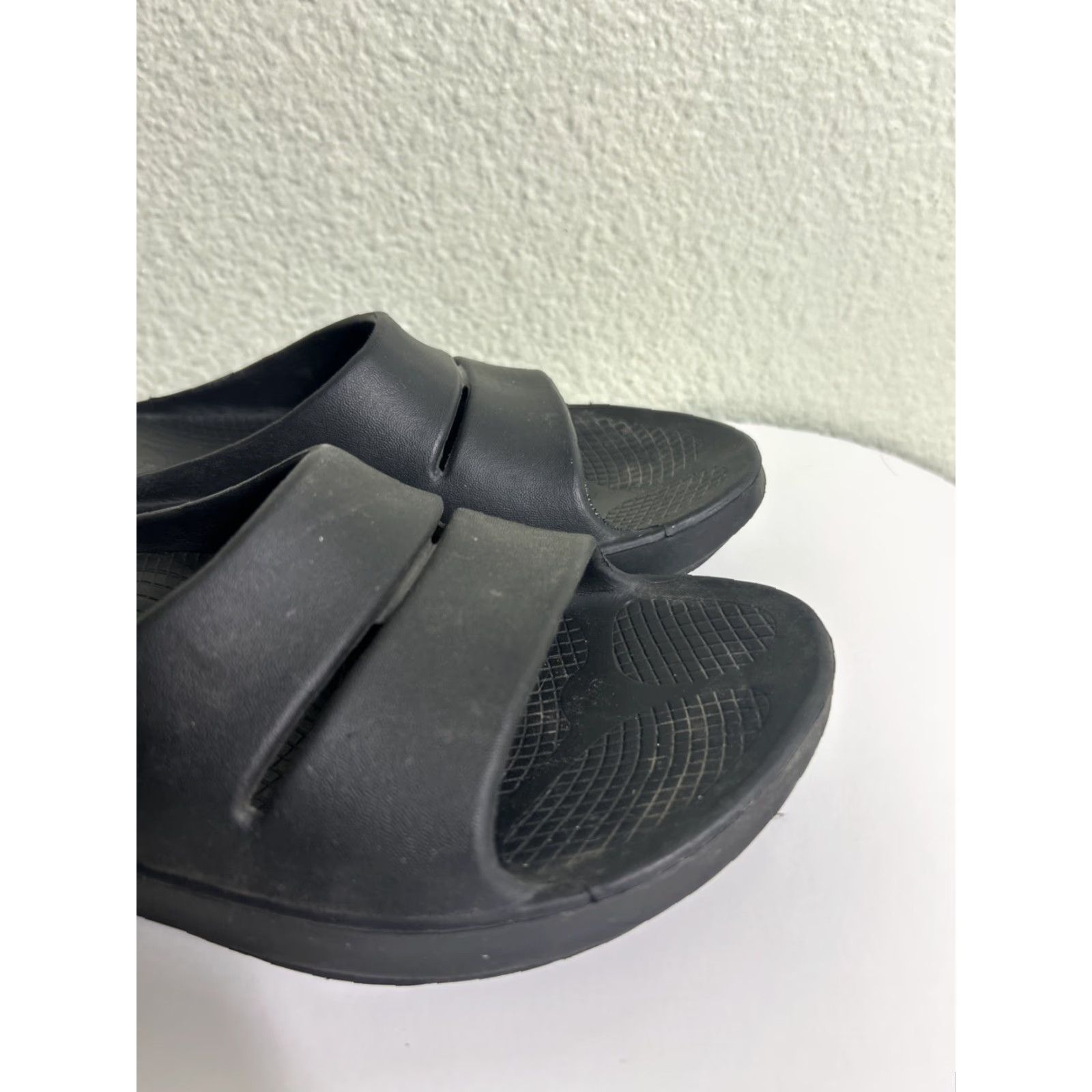 Vintage OOFOS OOahh Sport Flex Recovery Slide Sandals Mens 5 Womens 7 Black Size US 5 / IT 35 - 3 Thumbnail