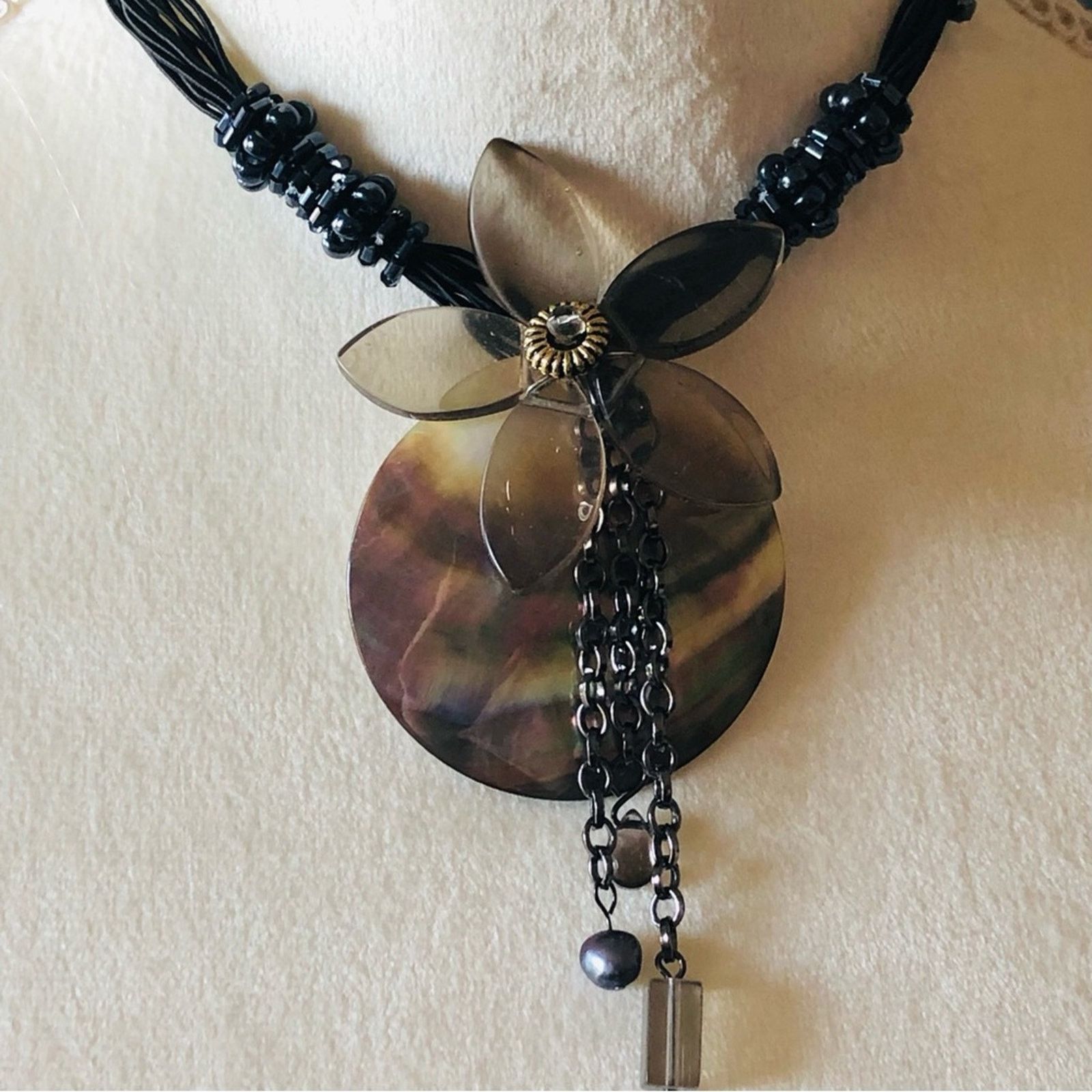 Jewelry Elegant genuine shell medallion multi strand necklace NIP Size ONE SIZE - 3 Thumbnail