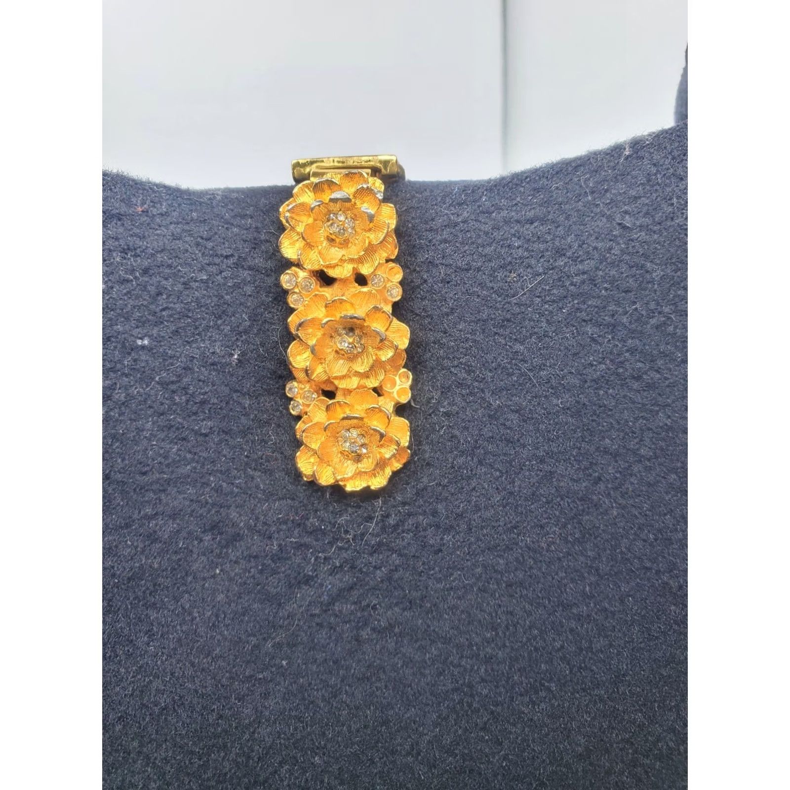 Vintage VINTAGE Harry Rosenfeld Felt Bag Black Suede Gold Floral Clasp Single Handle Formal Womens 1950s Size ONE SIZE - 6 Thumbnail