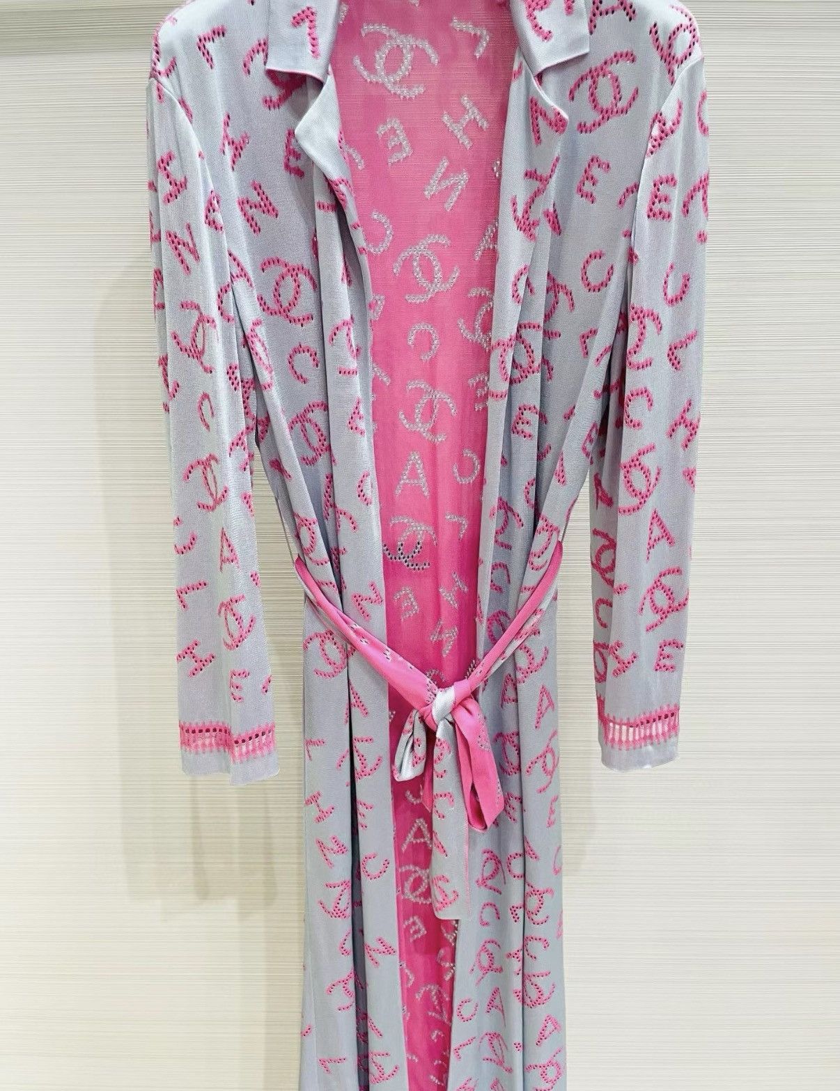 Chanel Chanel Classic Grey-Pink Embroidered Logo Long Cardigan J33 Size XS / US 0-2 / IT 36-38 - 3 Thumbnail