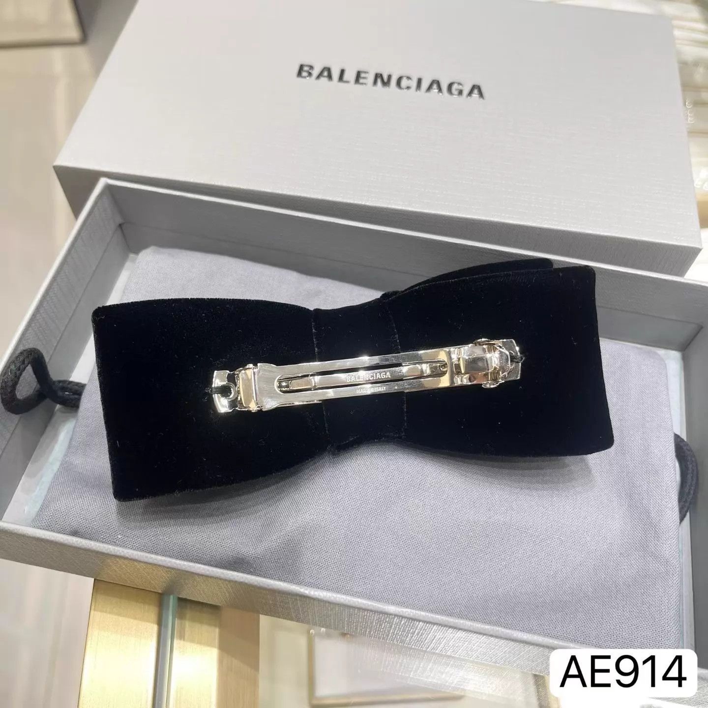 Balenciaga Balenciaga Bow Hair Clip New with Dust Bag & Box Size ONE SIZE - 5 Thumbnail