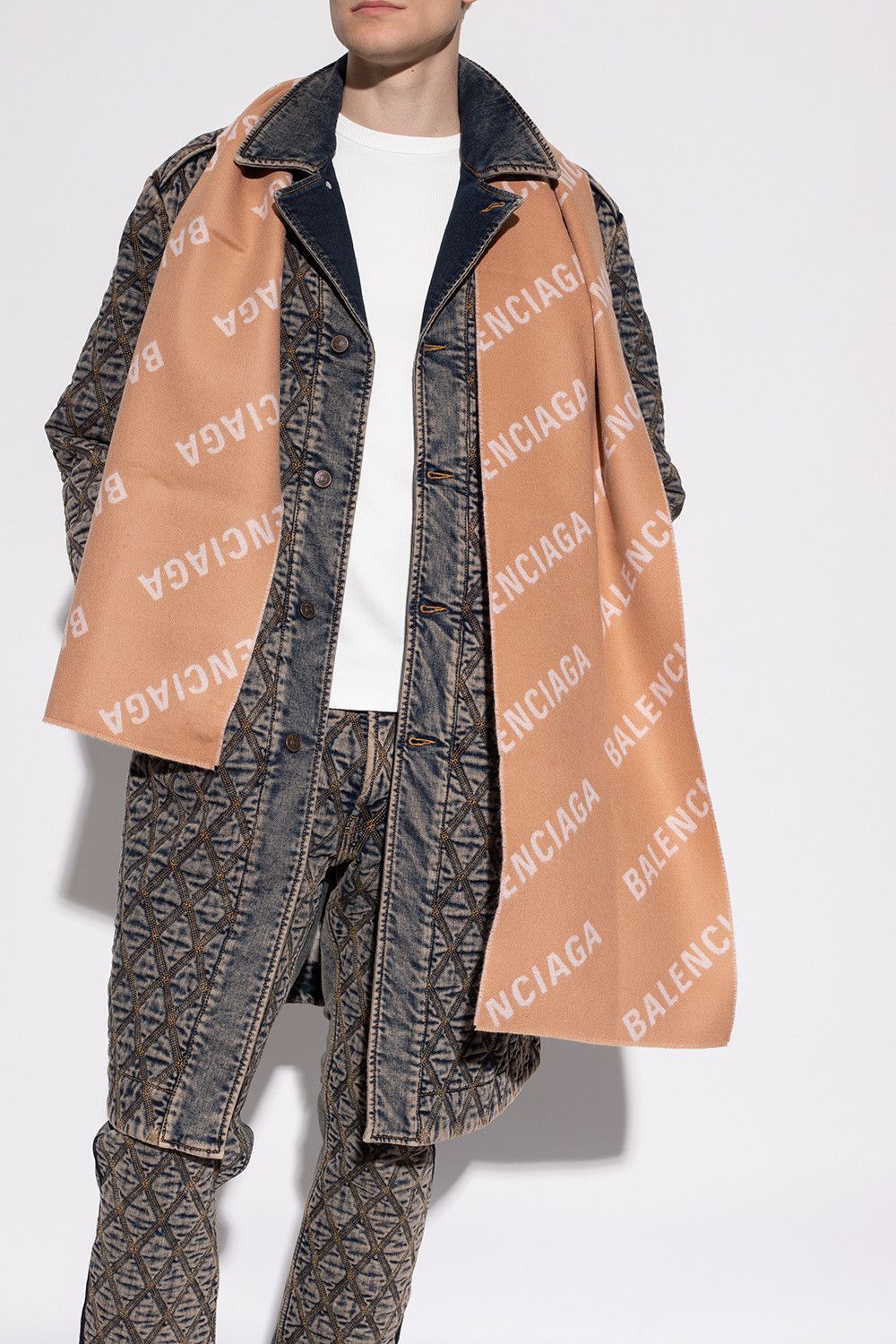 Balenciaga o1bcso1str1024 Size: OS / Allover Logo Macro Scarf Beige Size ONE SIZE - 2 Thumbnail