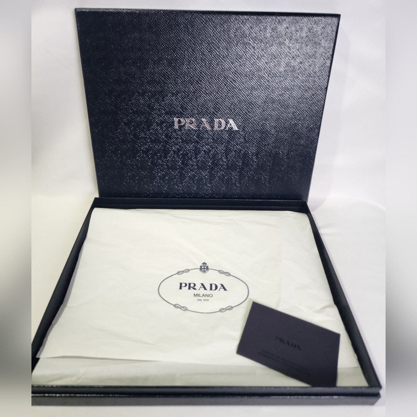 Prada Prada Blue Geometric Saffiano leather iPad tablet Case COA Size ONE SIZE - 9 Thumbnail