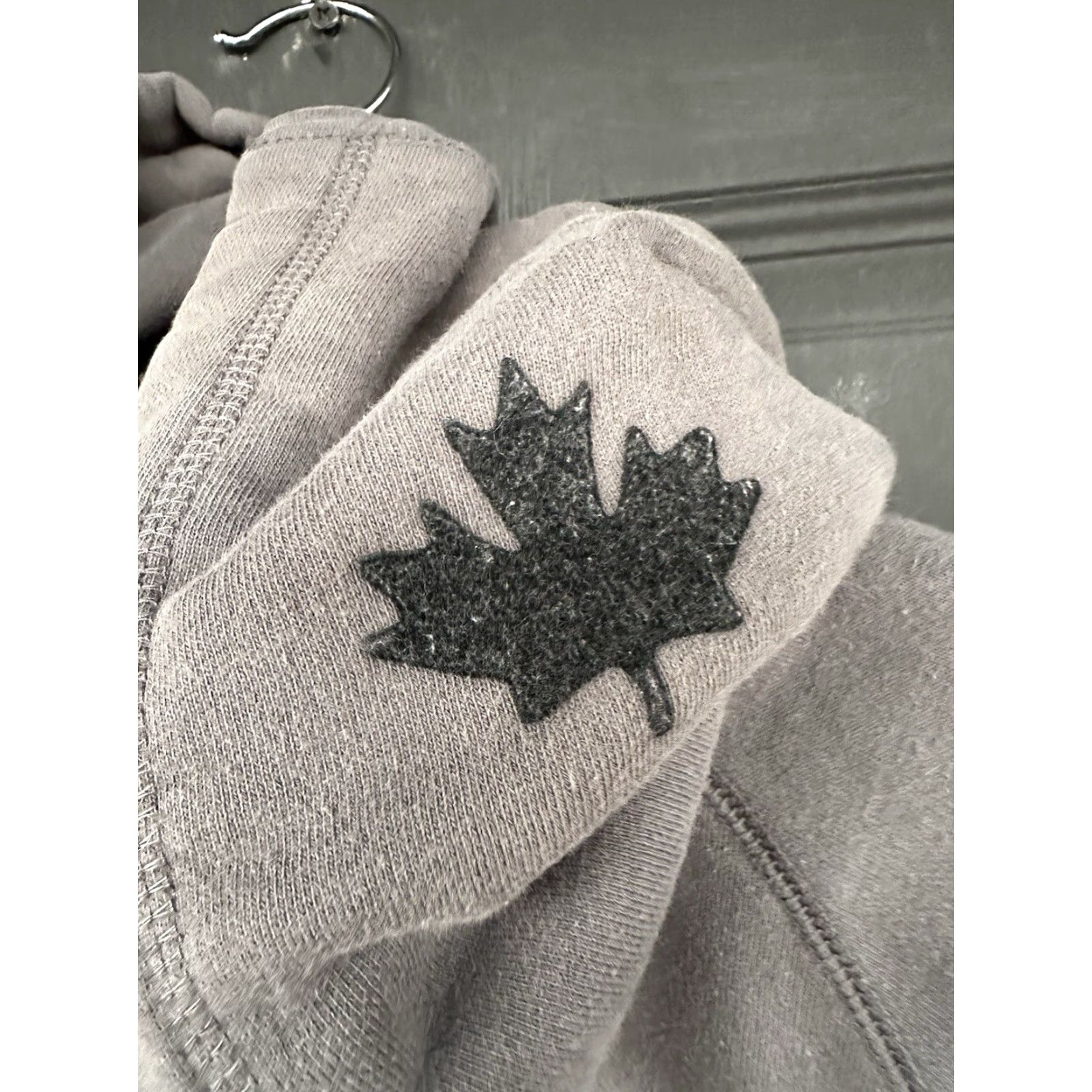 Roots ROOTS Canada Gray Black Sweatshirt Hoodie Original Organic Kanga Men’s Small S Gray Hoodie Pullover Men100% Original Canadian Roots Shirt not allowed? Size US S / EU 44-46 / 1 - 7 Thumbnail