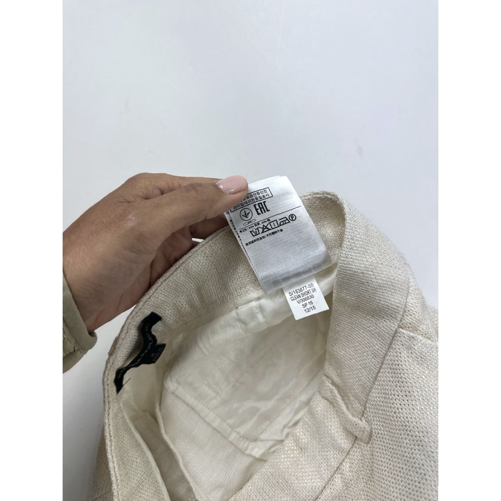 Banana Republic VINTAGE Banana Republic Shorts Women’s 2 Ivory Gold Metallic Chino Size 26" / US 2 / IT 38 - 6 Thumbnail