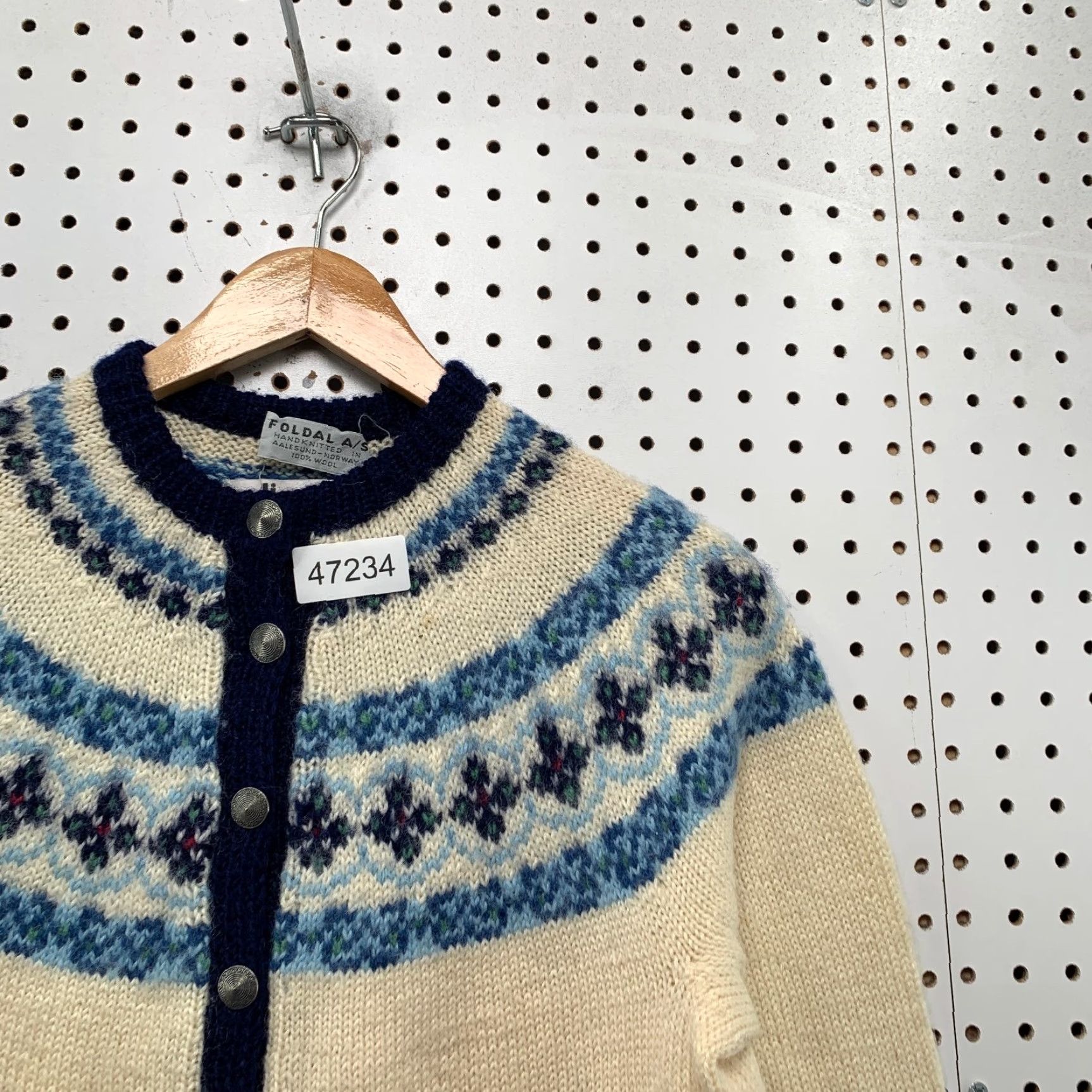 Vintage VINTAGE Foldal Norwegian Wool Hand Knit Cardigan Sweater Womens XS Beige Nordic Crew Neck Long Sleeve 100% Wool Knit Cardigan USA? Size XS / US 0-2 / IT 36-38 - 7 Thumbnail