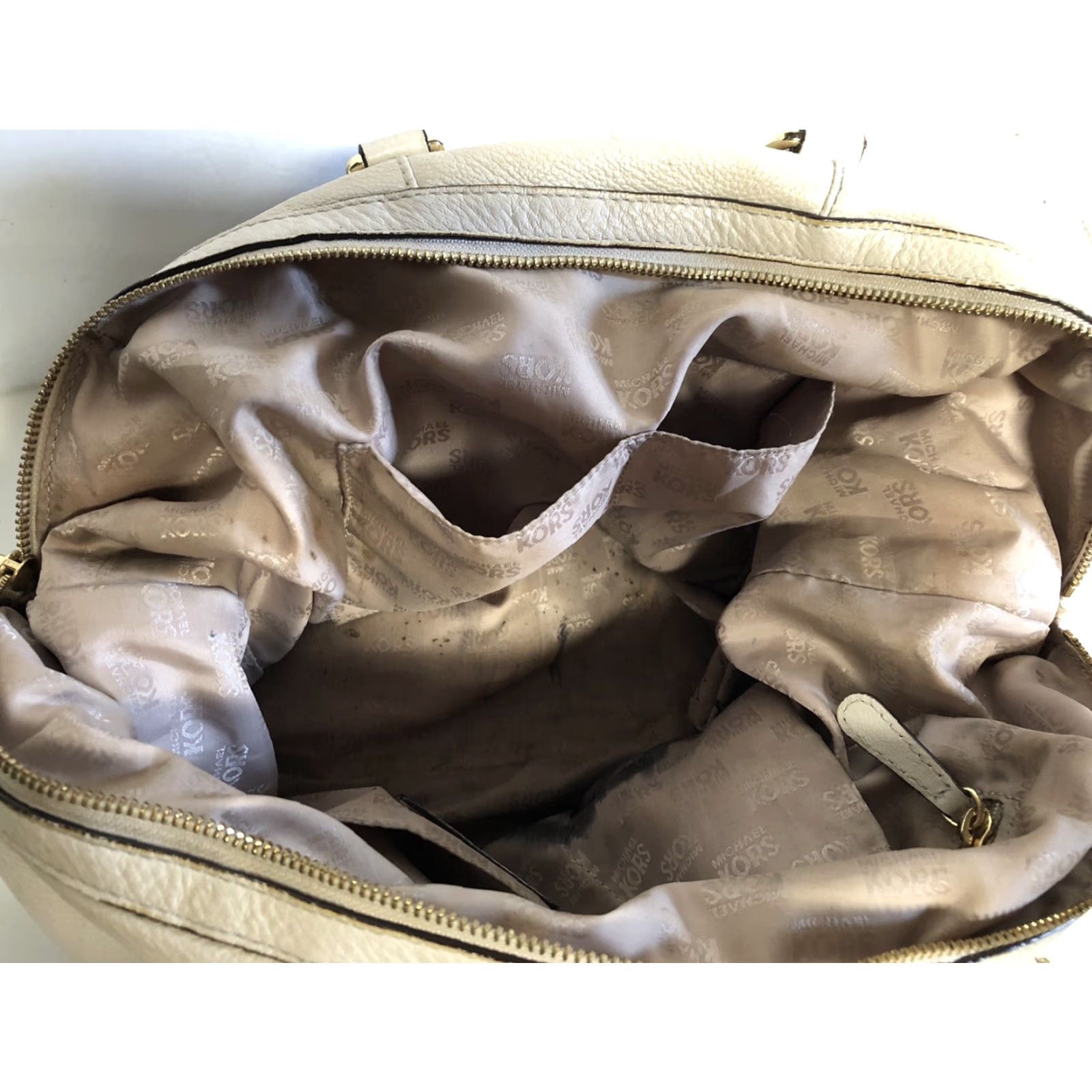 Vintage Michael Kors Hamilton Shoulder Bag White Gold Leather Coat White Lining Medium Womens Vintage No STAINED SEE PICS Size ONE SIZE - 6 Thumbnail